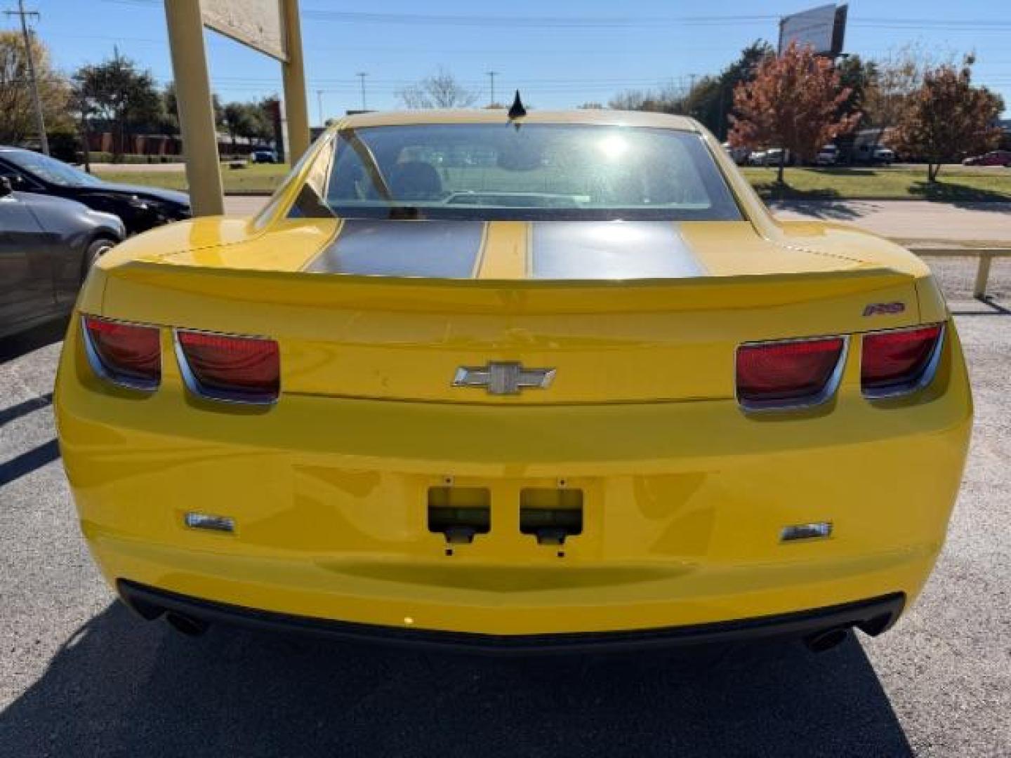 2010 YELLOW Chevrolet Camaro 2LT (2G1FC1EV5A9) with an 3.6L V-6 gasoline direct injection engine, located at 2715 W Pioneer Pkwy, Arlington, TX, 76013, (817) 265-9009, 32.710262, -97.153236 - Photo#6