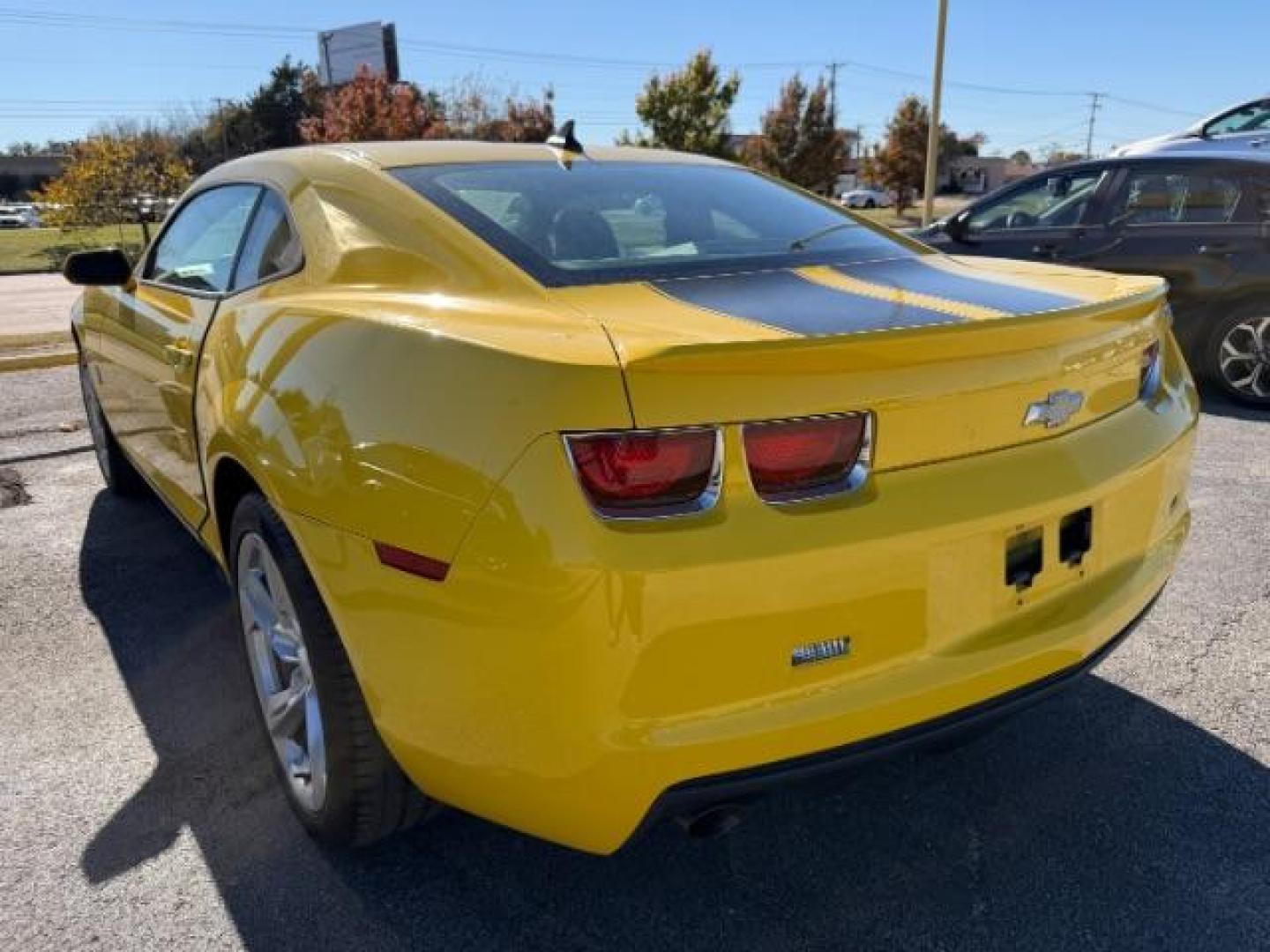 2010 YELLOW Chevrolet Camaro 2LT (2G1FC1EV5A9) with an 3.6L V-6 gasoline direct injection engine, located at 2715 W Pioneer Pkwy, Arlington, TX, 76013, (817) 265-9009, 32.710262, -97.153236 - Photo#7
