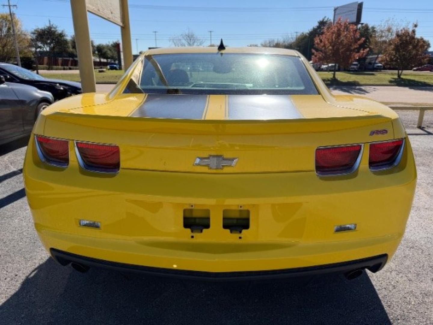 2010 YELLOW Chevrolet Camaro 2LT (2G1FC1EV5A9) with an 3.6L V-6 gasoline di engine, located at 2715 W Pioneer Pkwy, Arlington, TX, 76013, (817) 265-9009, 32.710262, -97.153236- Photo#6