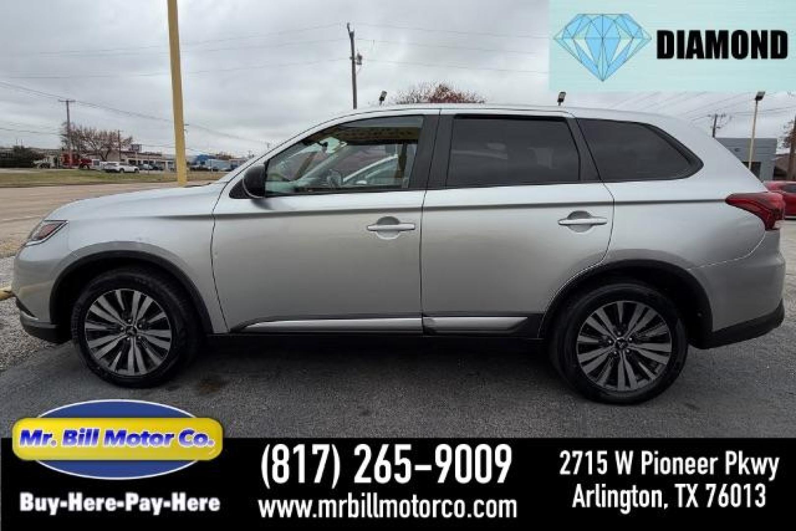 2020 SILVER Mitsubishi Outlander ES 2.4 (JA4AD2A38LZ) with an 2.4L I-4 MIVEC variable valve control engine, located at 2715 W Pioneer Pkwy, Arlington, TX, 76013, (817) 265-9009, 32.710262, -97.153236 - Photo#0