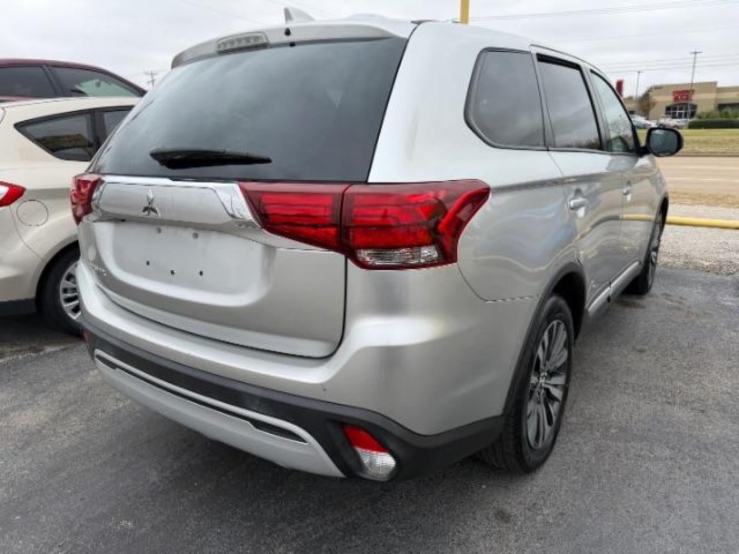 2020 SILVER Mitsubishi Outlander ES 2.4 (JA4AD2A38LZ) with an 2.4L I-4 MIVEC variable valve control engine, located at 2715 W Pioneer Pkwy, Arlington, TX, 76013, (817) 265-9009, 32.710262, -97.153236 - Photo#7