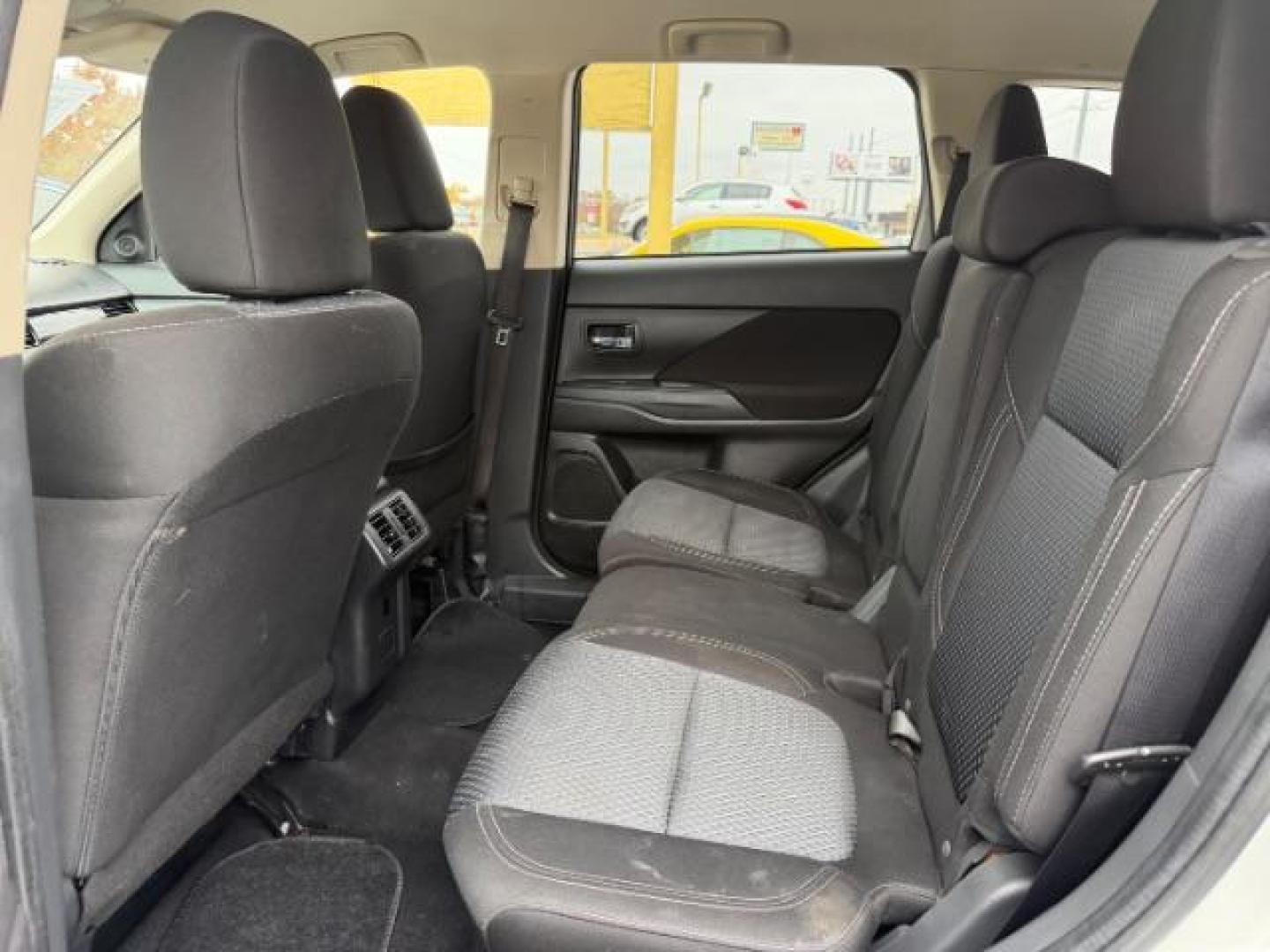 2020 SILVER Mitsubishi Outlander ES 2.4 (JA4AD2A38LZ) with an 2.4L I-4 MIVEC variable valve control engine, located at 2715 W Pioneer Pkwy, Arlington, TX, 76013, (817) 265-9009, 32.710262, -97.153236 - Photo#9