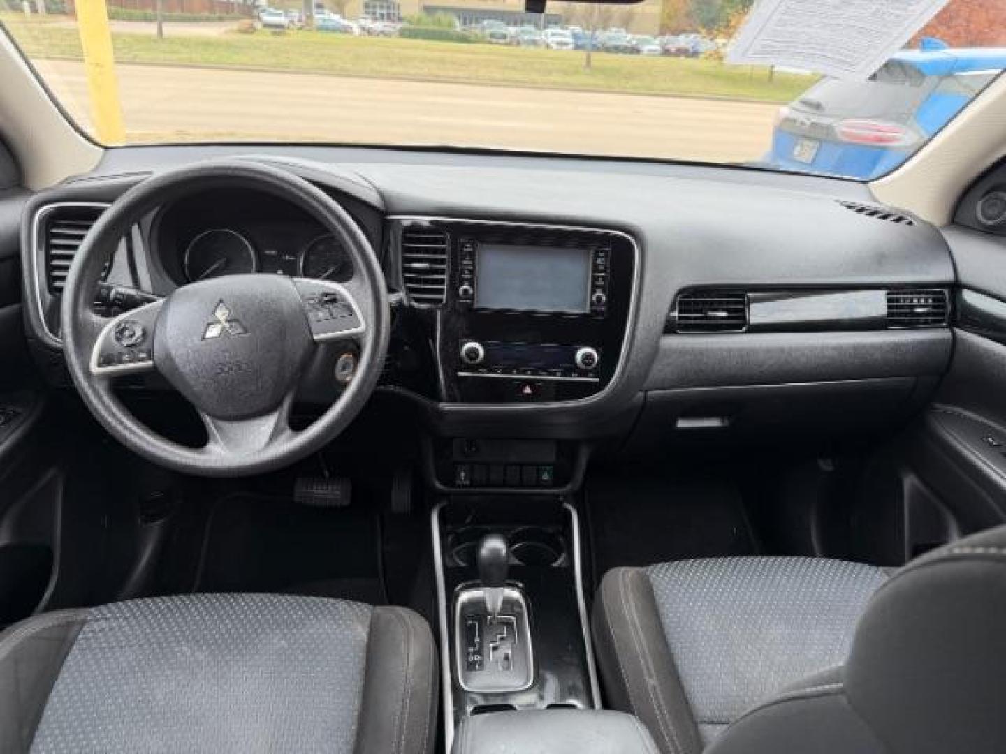 2020 SILVER Mitsubishi Outlander ES 2.4 (JA4AD2A38LZ) with an 2.4L I-4 MIVEC variable valve control engine, located at 2715 W Pioneer Pkwy, Arlington, TX, 76013, (817) 265-9009, 32.710262, -97.153236 - Photo#12