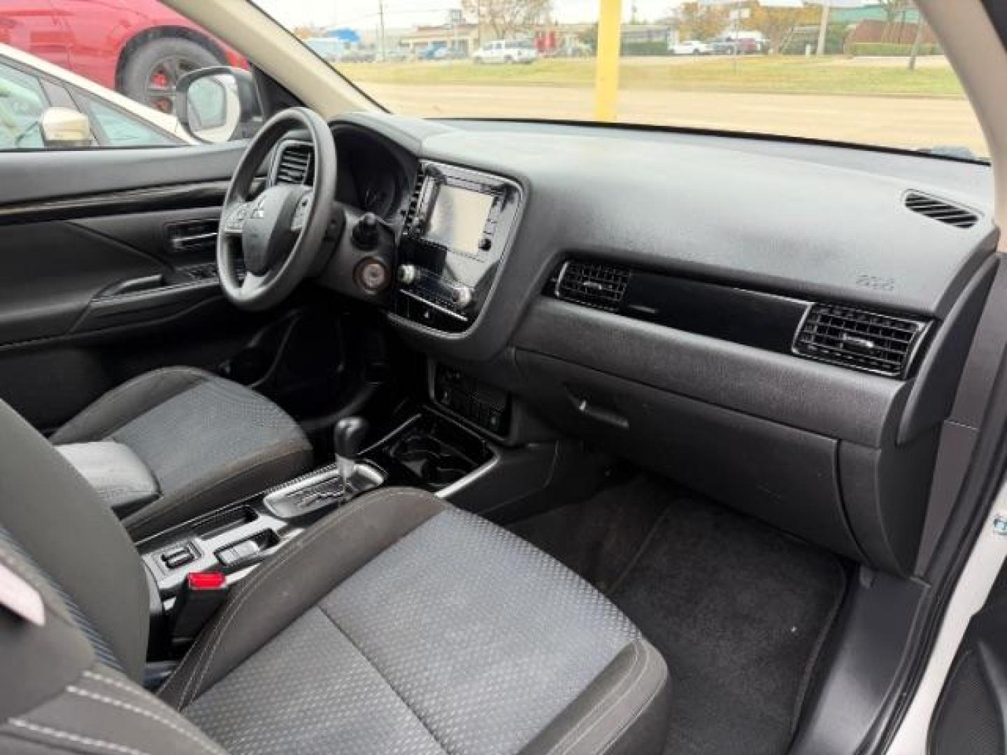 2020 SILVER Mitsubishi Outlander ES 2.4 (JA4AD2A38LZ) with an 2.4L I-4 MIVEC variable valve control engine, located at 2715 W Pioneer Pkwy, Arlington, TX, 76013, (817) 265-9009, 32.710262, -97.153236 - Photo#14
