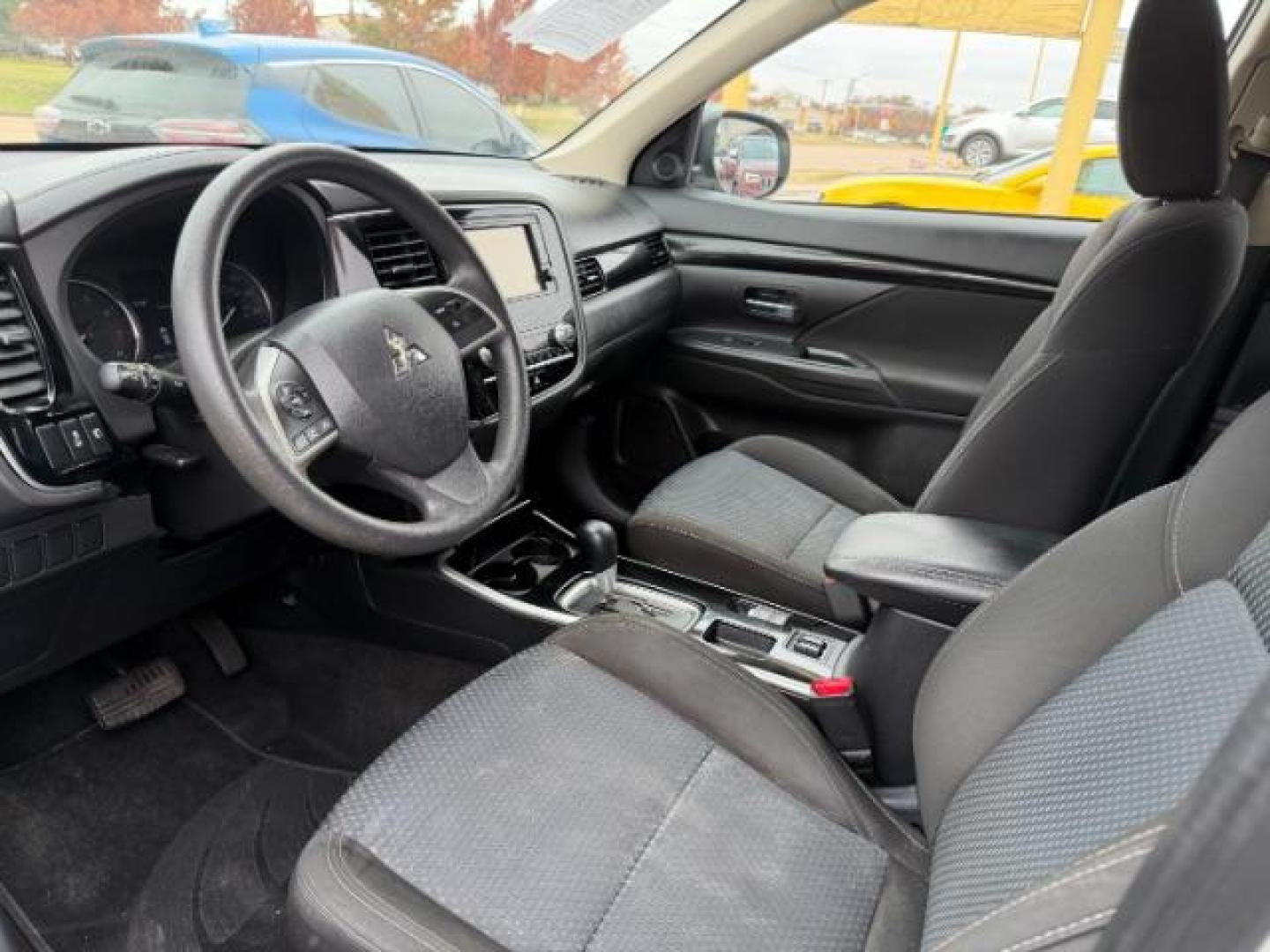 2020 SILVER Mitsubishi Outlander ES 2.4 (JA4AD2A38LZ) with an 2.4L I-4 MIVEC variable valve control engine, located at 2715 W Pioneer Pkwy, Arlington, TX, 76013, (817) 265-9009, 32.710262, -97.153236 - Photo#15