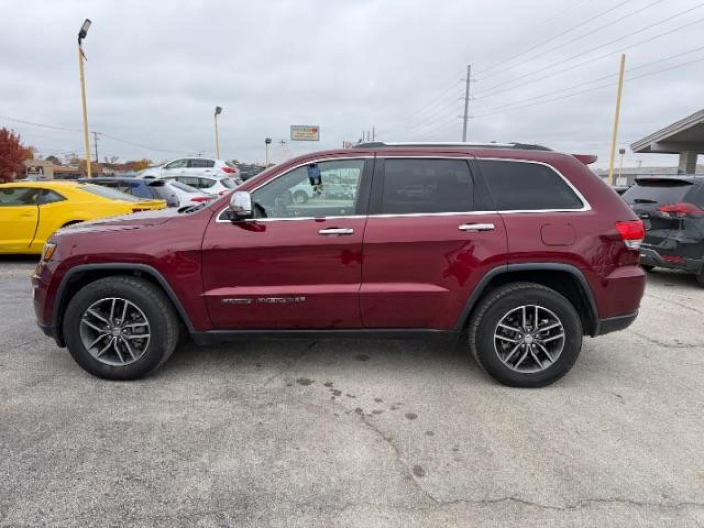 2017 RED Jeep Grand Cherokee Limited 4x2 (1C4RJEBG8HC) , located at 2715 W Pioneer Pkwy, Arlington, TX, 76013, (817) 265-9009, 32.710262, -97.153236 - Photo#2
