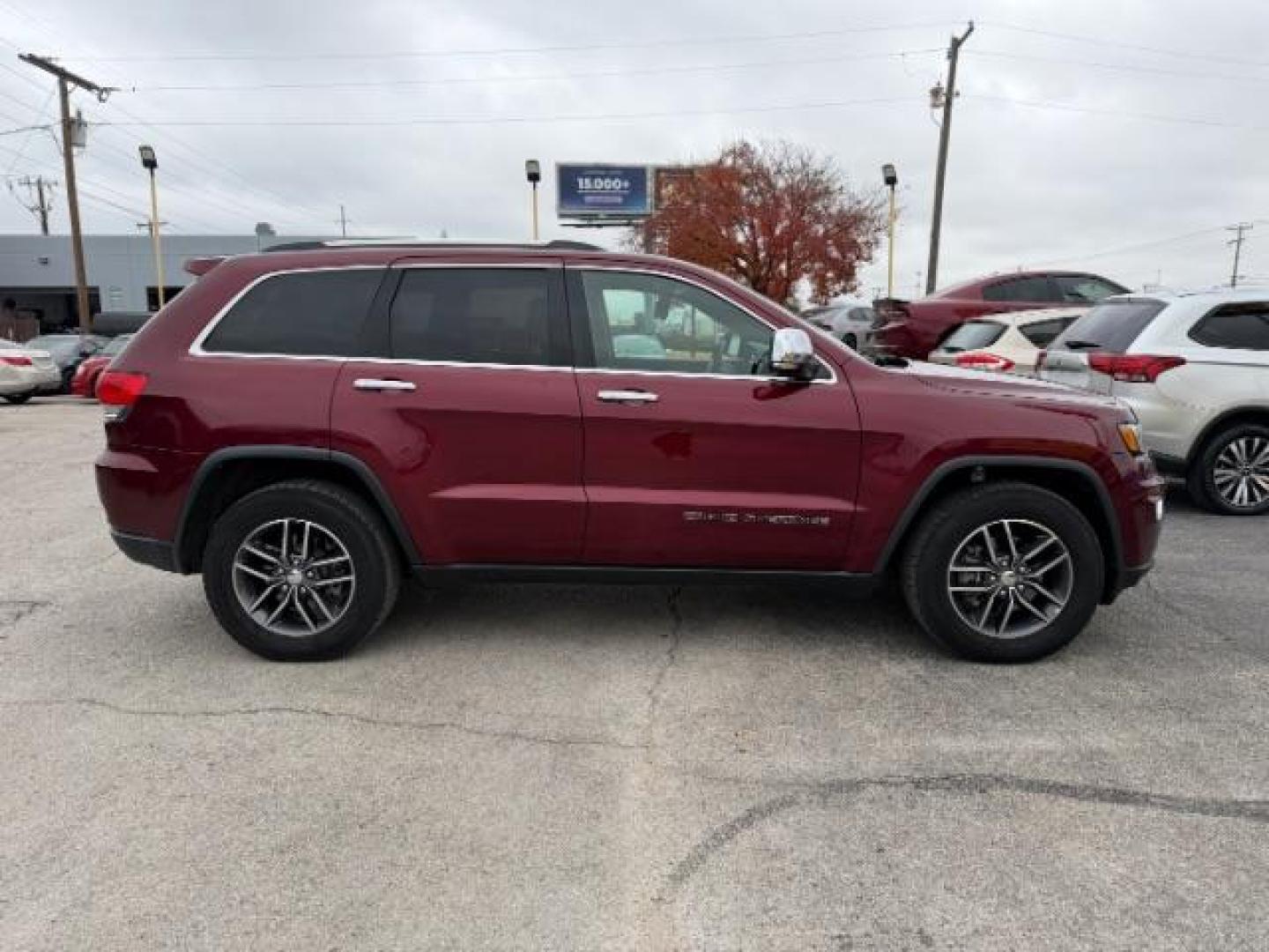 2017 RED Jeep Grand Cherokee Limited 4x2 (1C4RJEBG8HC) , located at 2715 W Pioneer Pkwy, Arlington, TX, 76013, (817) 265-9009, 32.710262, -97.153236 - Photo#6