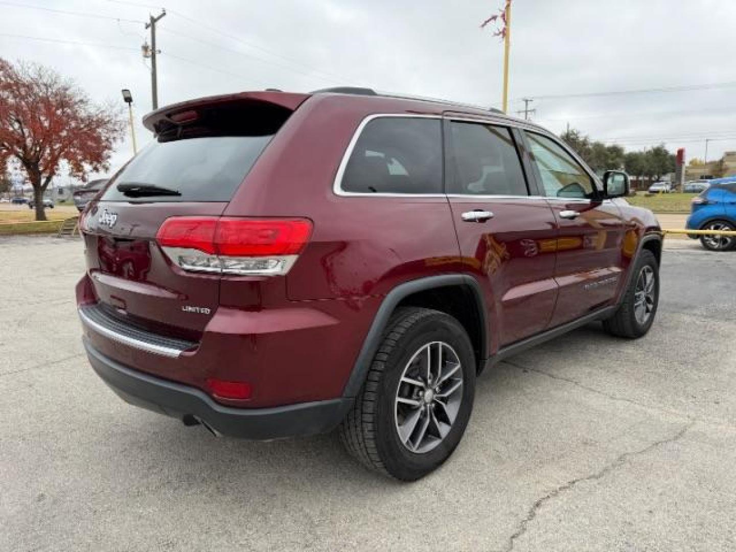 2017 RED Jeep Grand Cherokee Limited 4x2 (1C4RJEBG8HC) , located at 2715 W Pioneer Pkwy, Arlington, TX, 76013, (817) 265-9009, 32.710262, -97.153236 - Photo#7