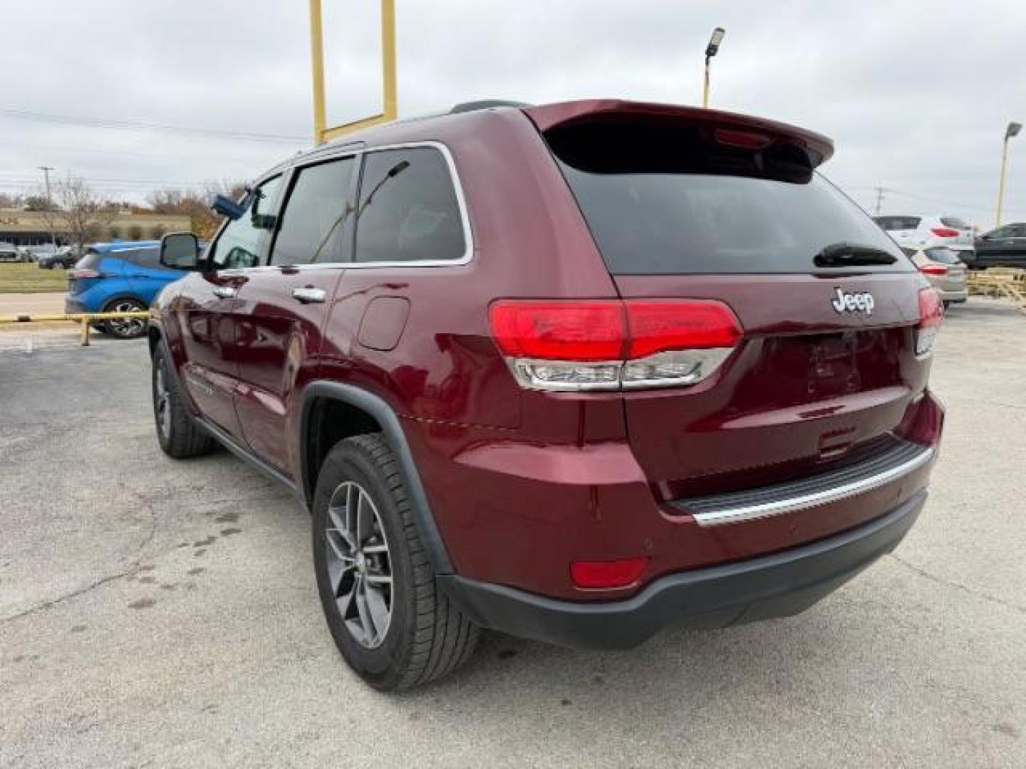 2017 RED Jeep Grand Cherokee Limited 4x2 (1C4RJEBG8HC) , located at 2715 W Pioneer Pkwy, Arlington, TX, 76013, (817) 265-9009, 32.710262, -97.153236 - Photo#9