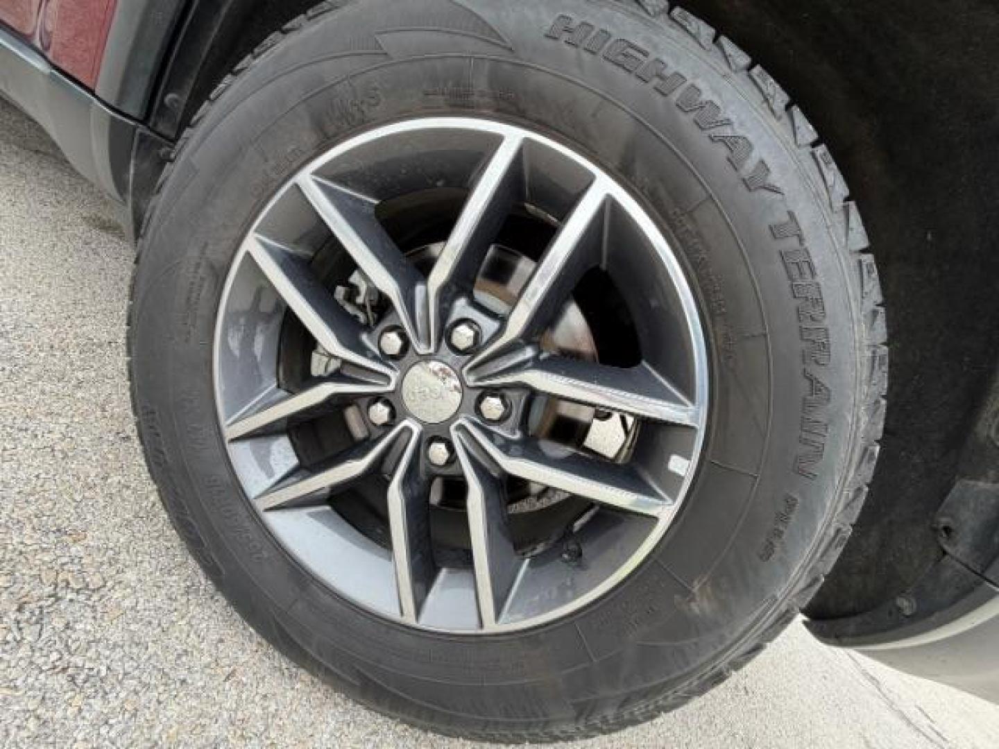 2017 RED Jeep Grand Cherokee Limited 4x2 (1C4RJEBG8HC) , located at 2715 W Pioneer Pkwy, Arlington, TX, 76013, (817) 265-9009, 32.710262, -97.153236 - Photo#11