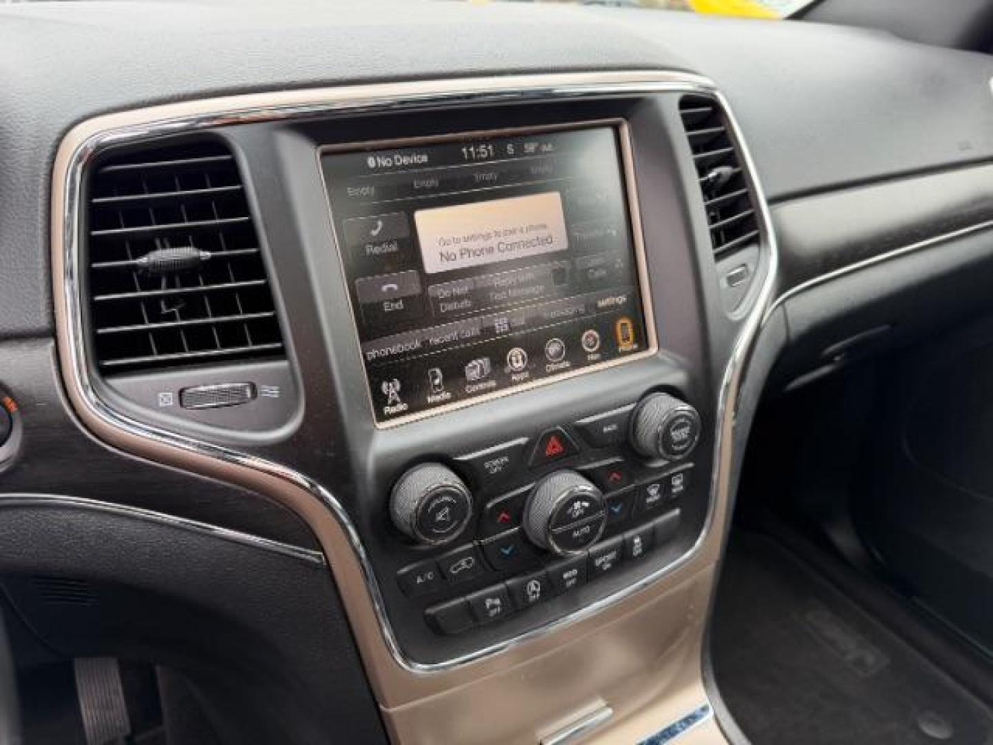 2017 RED Jeep Grand Cherokee Limited 4x2 (1C4RJEBG8HC) , located at 2715 W Pioneer Pkwy, Arlington, TX, 76013, (817) 265-9009, 32.710262, -97.153236 - Photo#17