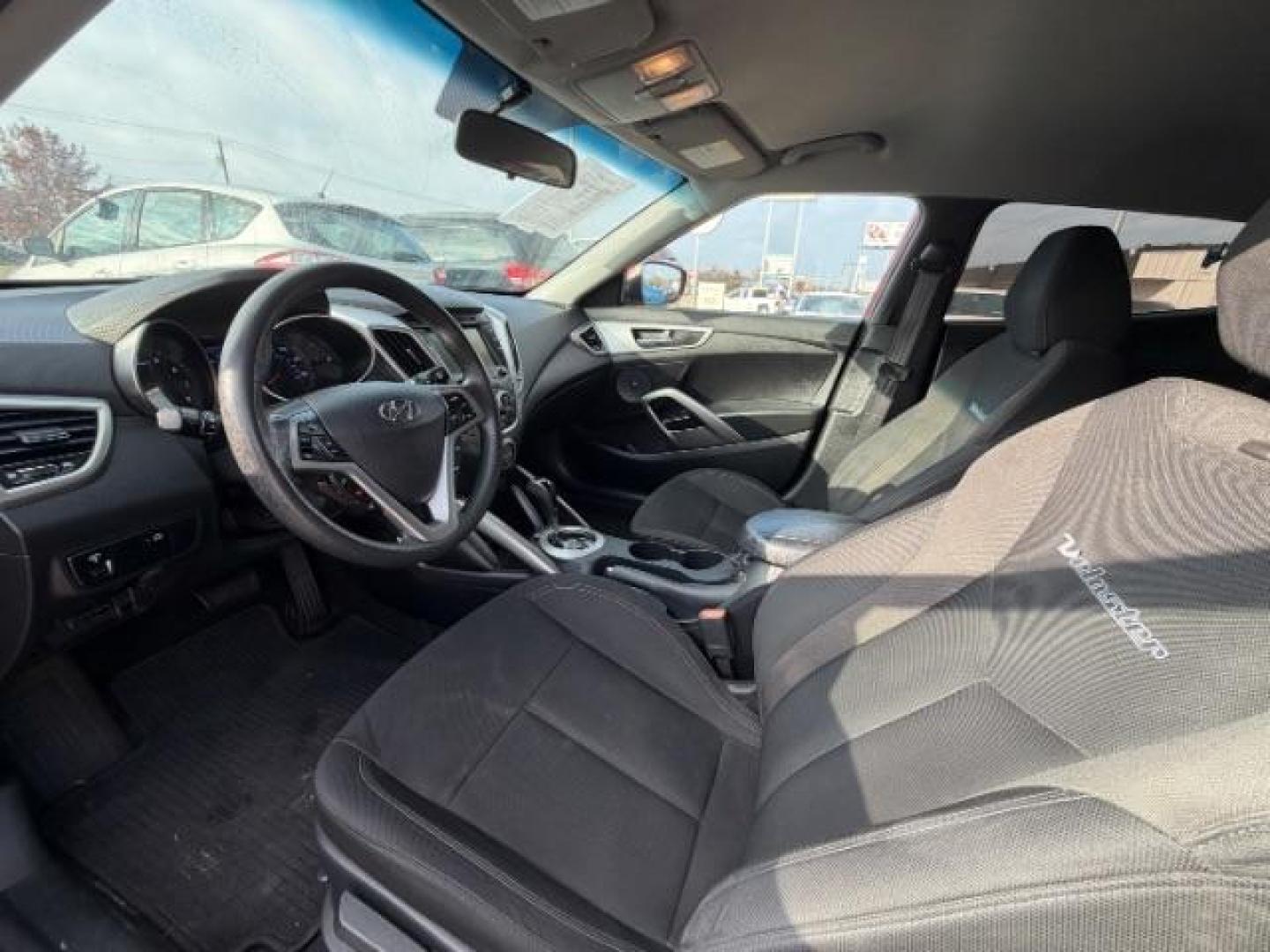 2016 RED Hyundai Veloster . (KMHTC6AD8GU) , located at 2715 W Pioneer Pkwy, Arlington, TX, 76013, (817) 265-9009, 32.710262, -97.153236 - Photo#10