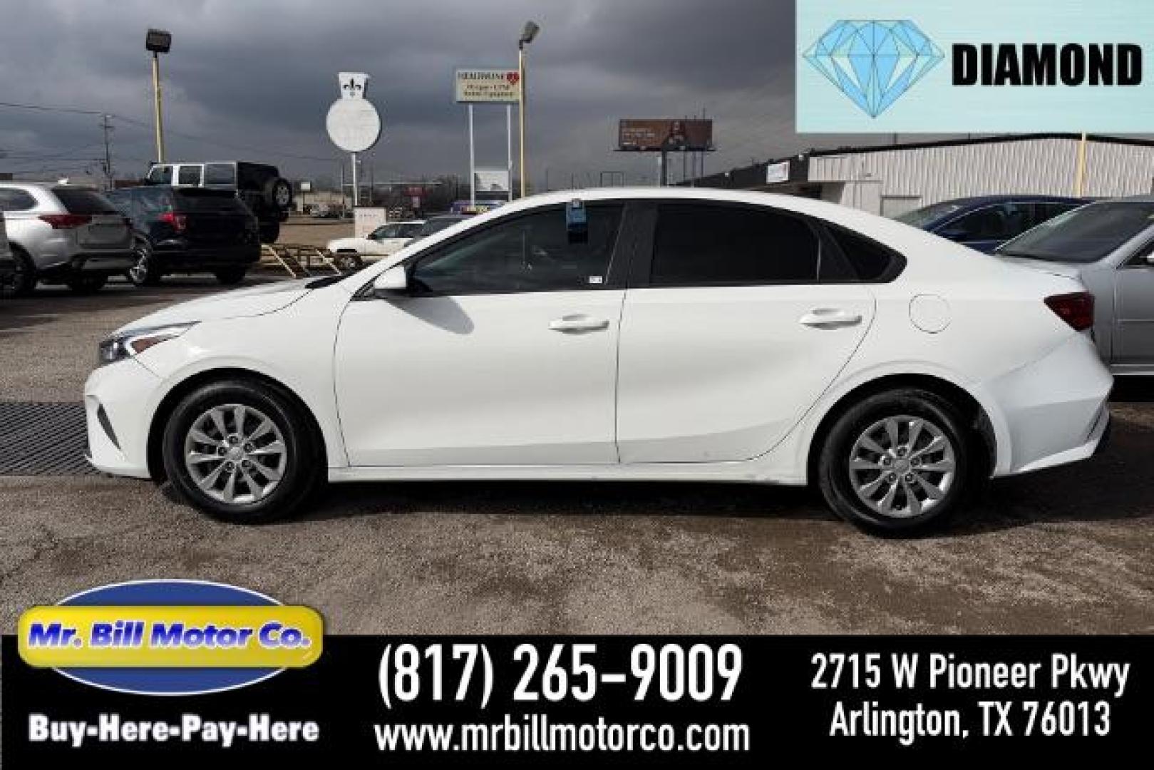 2022 WHITE Kia Forte FE (3KPF24AD0NE) with an 2L I-4 DOHC engine, located at 2715 W Pioneer Pkwy, Arlington, TX, 76013, (817) 265-9009, 32.710262, -97.153236 - Photo#0