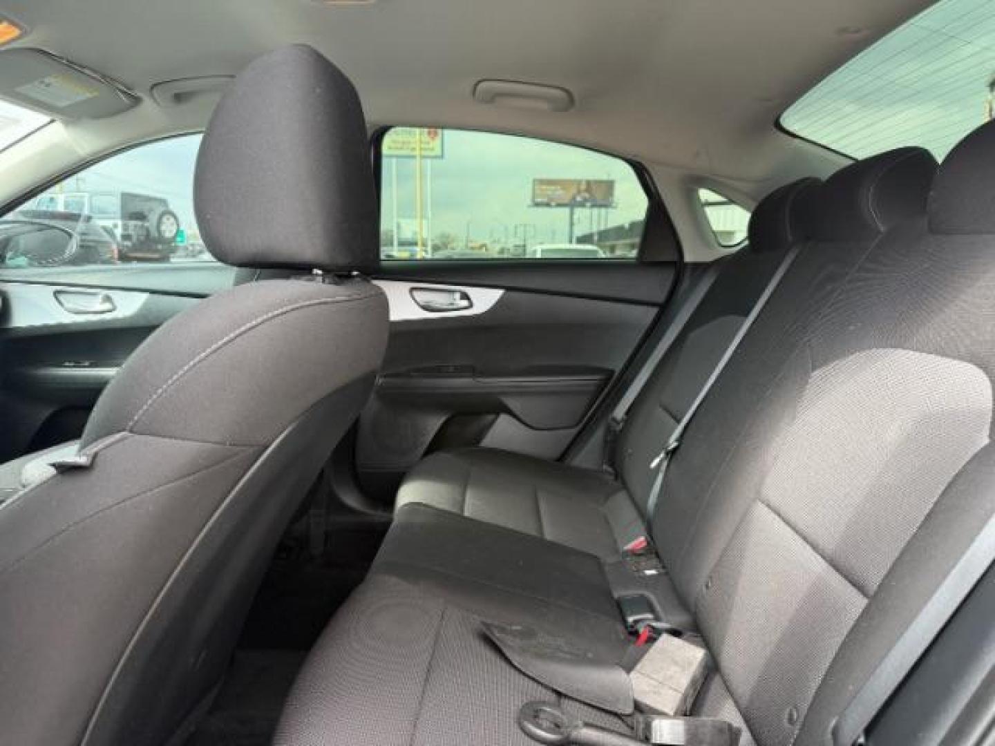 2022 WHITE Kia Forte FE (3KPF24AD0NE) with an 2L I-4 DOHC engine, located at 2715 W Pioneer Pkwy, Arlington, TX, 76013, (817) 265-9009, 32.710262, -97.153236 - Photo#9