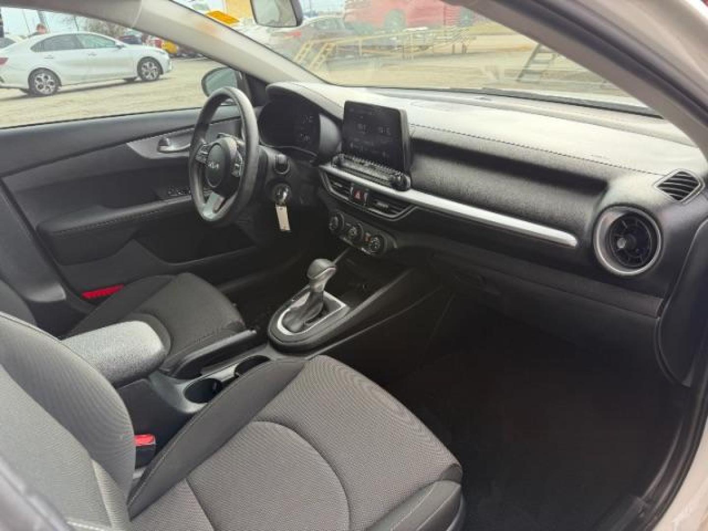 2022 WHITE Kia Forte FE (3KPF24AD0NE) with an 2L I-4 DOHC engine, located at 2715 W Pioneer Pkwy, Arlington, TX, 76013, (817) 265-9009, 32.710262, -97.153236 - Photo#13