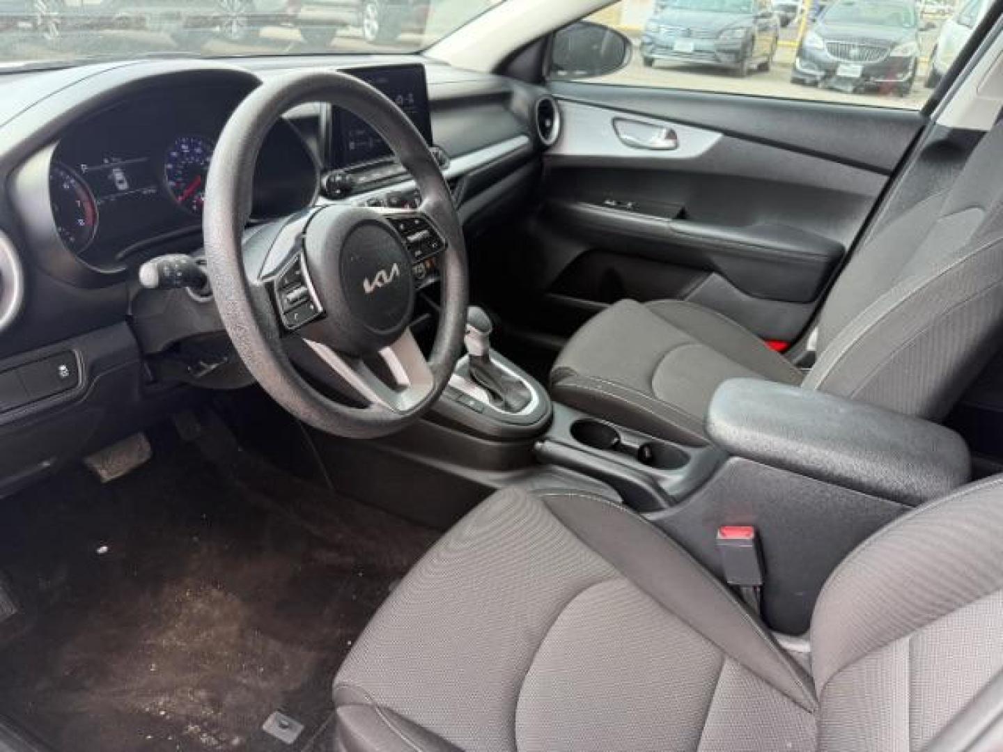 2022 WHITE Kia Forte FE (3KPF24AD0NE) with an 2L I-4 DOHC engine, located at 2715 W Pioneer Pkwy, Arlington, TX, 76013, (817) 265-9009, 32.710262, -97.153236 - Photo#14