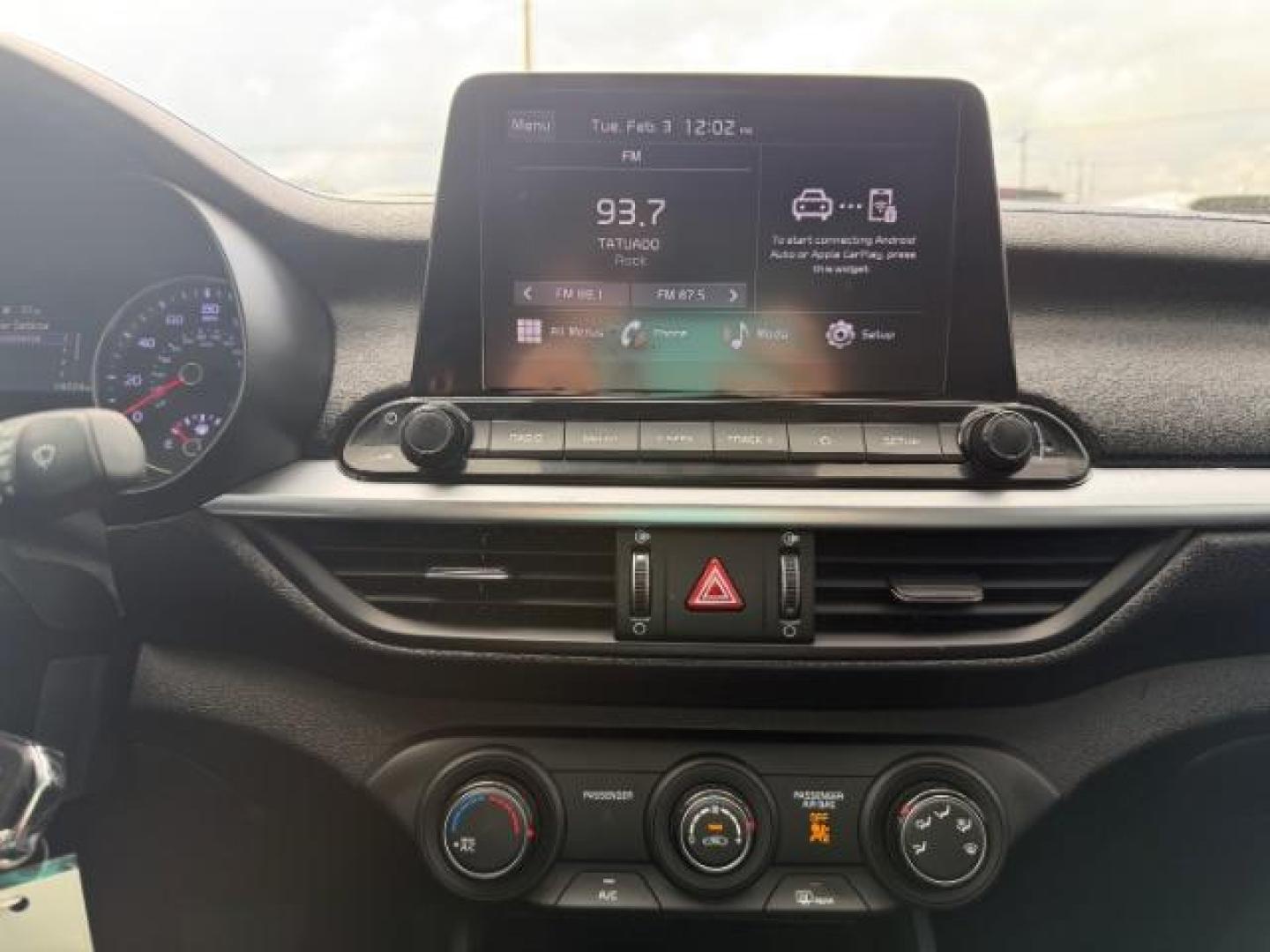 2022 WHITE Kia Forte FE (3KPF24AD0NE) with an 2L I-4 DOHC engine, located at 2715 W Pioneer Pkwy, Arlington, TX, 76013, (817) 265-9009, 32.710262, -97.153236 - Photo#16