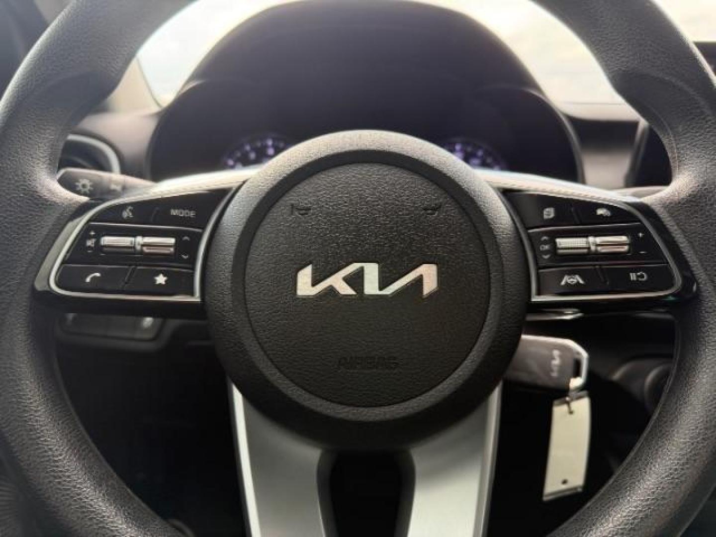 2022 WHITE Kia Forte FE (3KPF24AD0NE) with an 2L I-4 DOHC engine, located at 2715 W Pioneer Pkwy, Arlington, TX, 76013, (817) 265-9009, 32.710262, -97.153236 - Photo#17