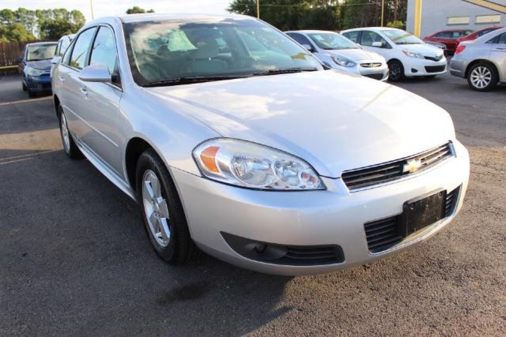 2016 SILVER Chevrolet Impala Limited LS (2G1WA5E3XG1) with an 3.6L V-6 gasoline direct injection engine, located at 2715 W Pioneer Pkwy, Arlington, TX, 76013, (817) 265-9009, 32.710262, -97.153236 - Photo#4