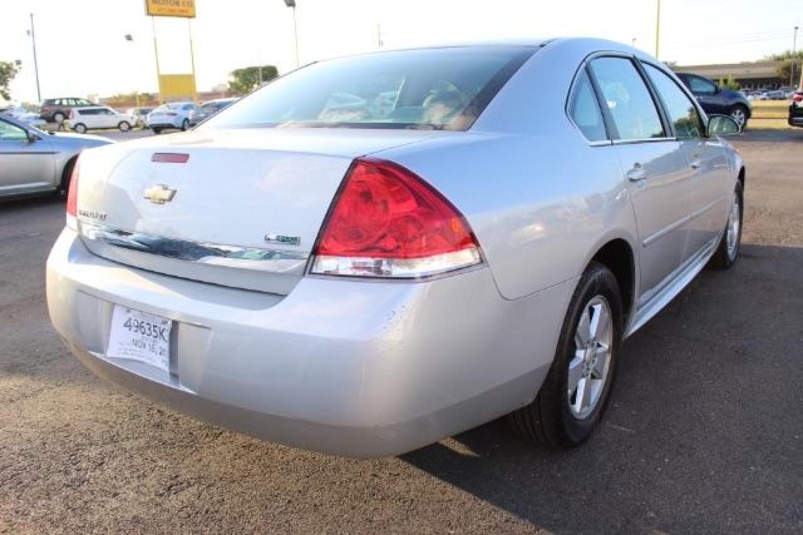 2016 SILVER Chevrolet Impala Limited LS (2G1WA5E3XG1) with an 3.6L V-6 gasoline direct injection engine, located at 2715 W Pioneer Pkwy, Arlington, TX, 76013, (817) 265-9009, 32.710262, -97.153236 - Photo#5