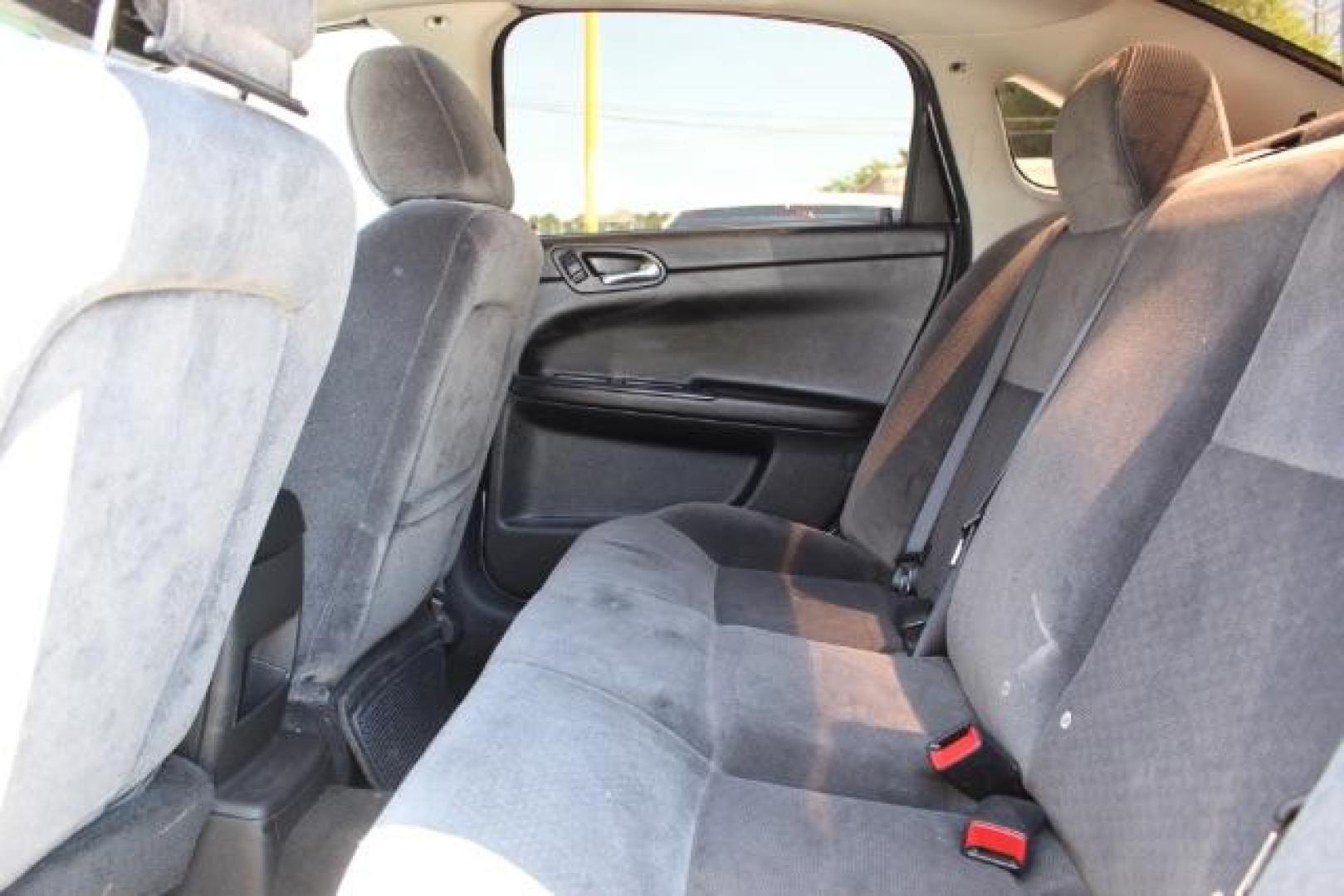 2016 SILVER Chevrolet Impala Limited LS (2G1WA5E3XG1) with an 3.6L V-6 gasoline direct injection engine, located at 2715 W Pioneer Pkwy, Arlington, TX, 76013, (817) 265-9009, 32.710262, -97.153236 - Photo#8