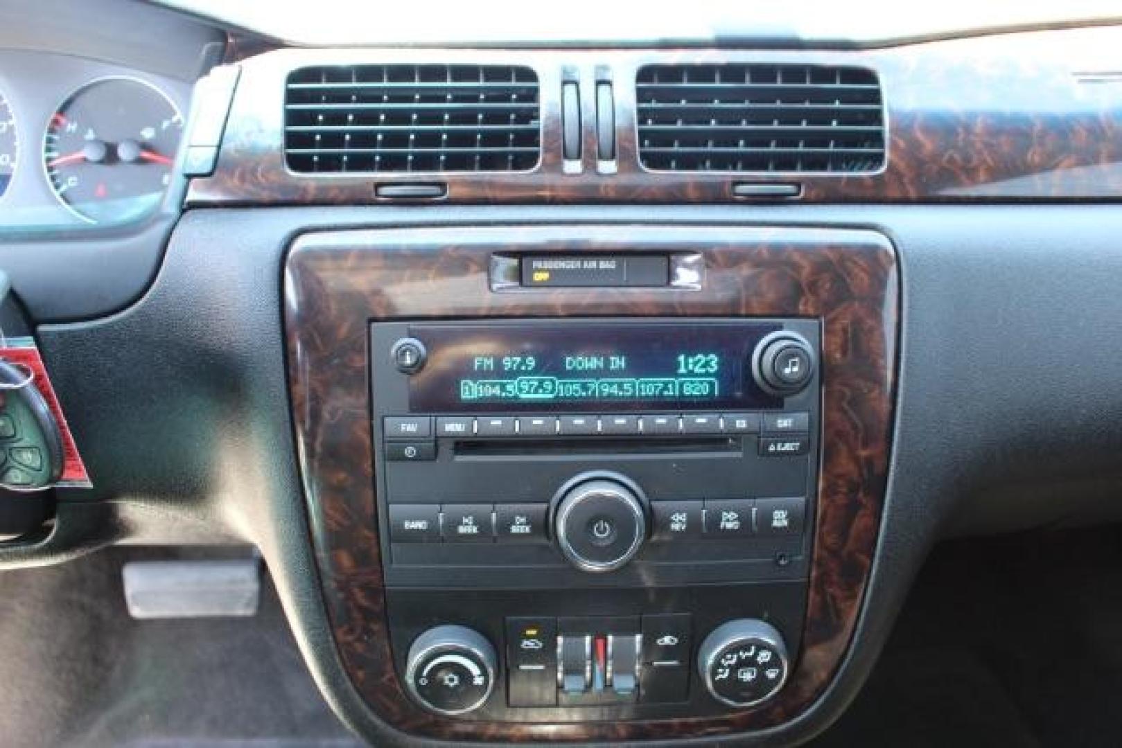 2016 SILVER Chevrolet Impala Limited LS (2G1WA5E3XG1) with an 3.6L V-6 gasoline direct injection engine, located at 2715 W Pioneer Pkwy, Arlington, TX, 76013, (817) 265-9009, 32.710262, -97.153236 - Photo#15