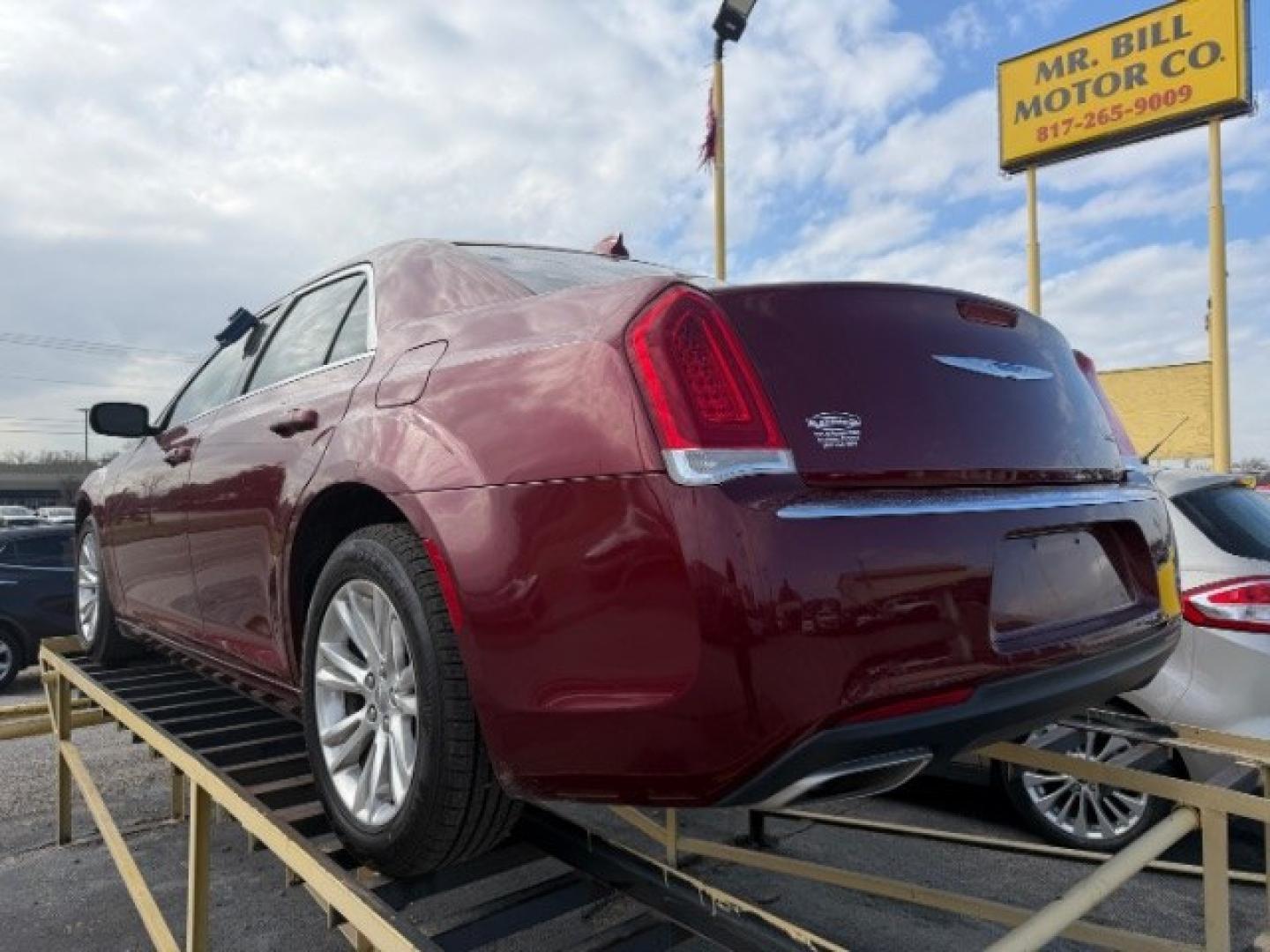 2019 MAROON Chrysler 300 Touring (2C3CCAAG0KH) with an Pentastar 3.6L V-6 D engine, located at 2715 W Pioneer Pkwy, Arlington, TX, 76013, (817) 265-9009, 32.710262, -97.153236- Photo#5