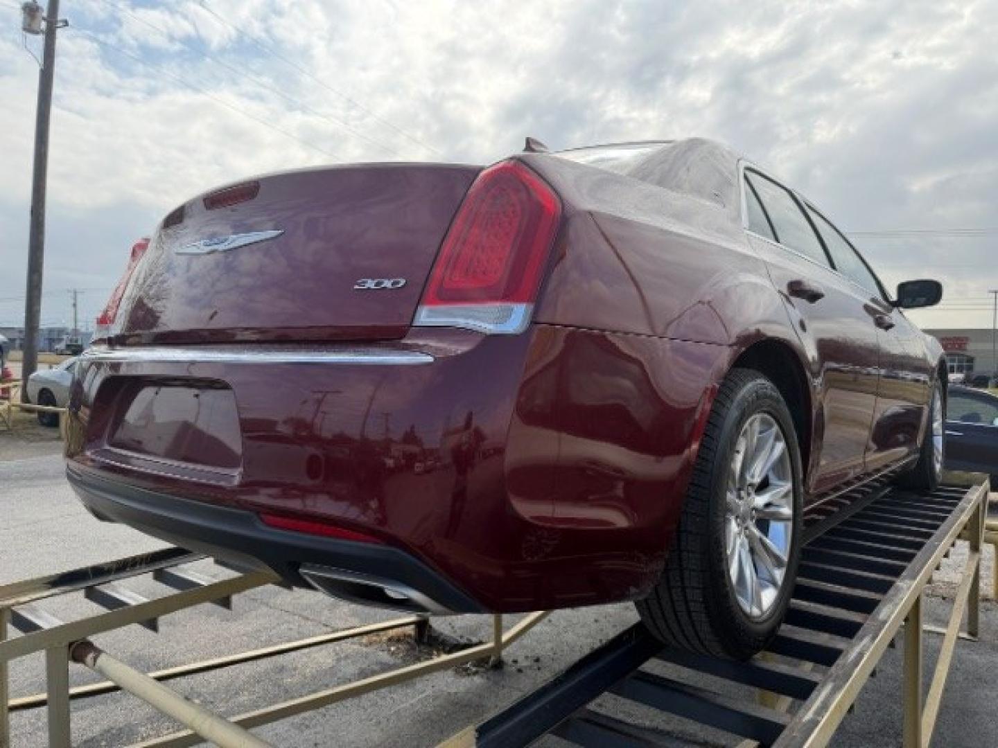 2019 MAROON Chrysler 300 Touring (2C3CCAAG0KH) with an Pentastar 3.6L V-6 D engine, located at 2715 W Pioneer Pkwy, Arlington, TX, 76013, (817) 265-9009, 32.710262, -97.153236- Photo#12