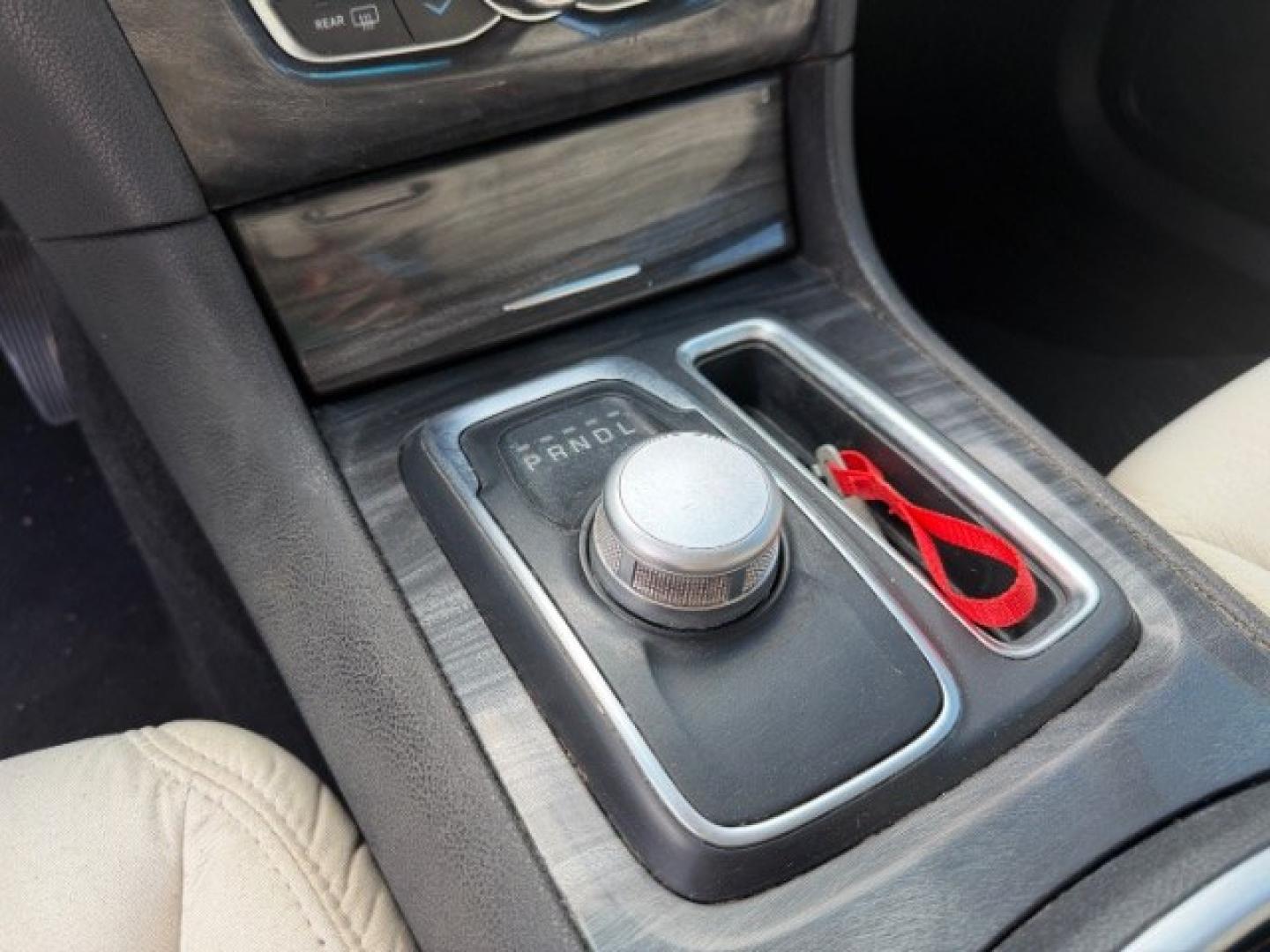 2019 MAROON Chrysler 300 Touring (2C3CCAAG0KH) with an Pentastar 3.6L V-6 D engine, located at 2715 W Pioneer Pkwy, Arlington, TX, 76013, (817) 265-9009, 32.710262, -97.153236- Photo#13
