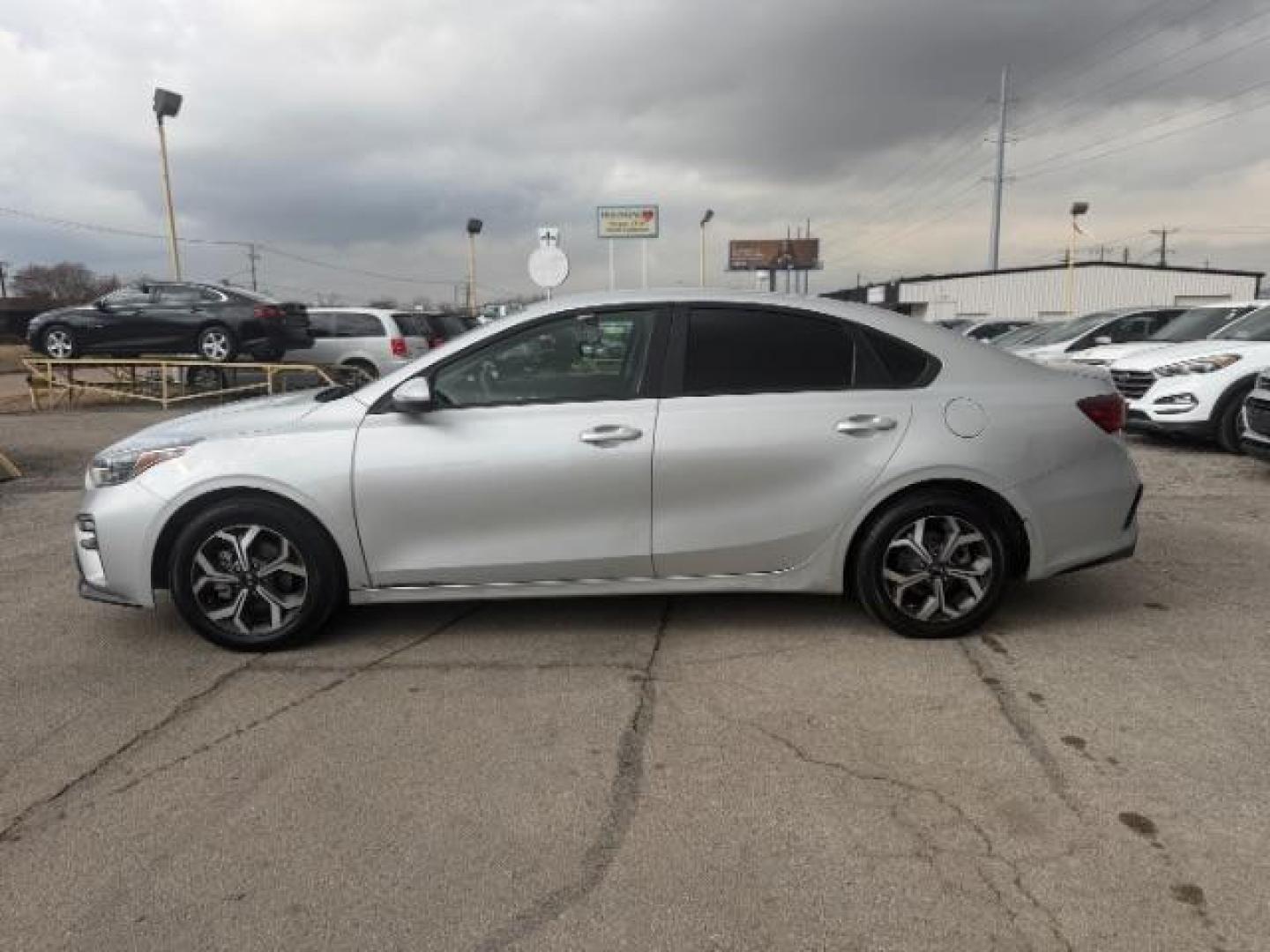 2019 SILVER Kia Forte FE (3KPF24AD0KE) with an 2.0L L4 DOHC 16V engine, Continuously Variabl transmission, located at 2715 W Pioneer Pkwy, Arlington, TX, 76013, (817) 265-9009, 32.710262, -97.153236 - Photo#2