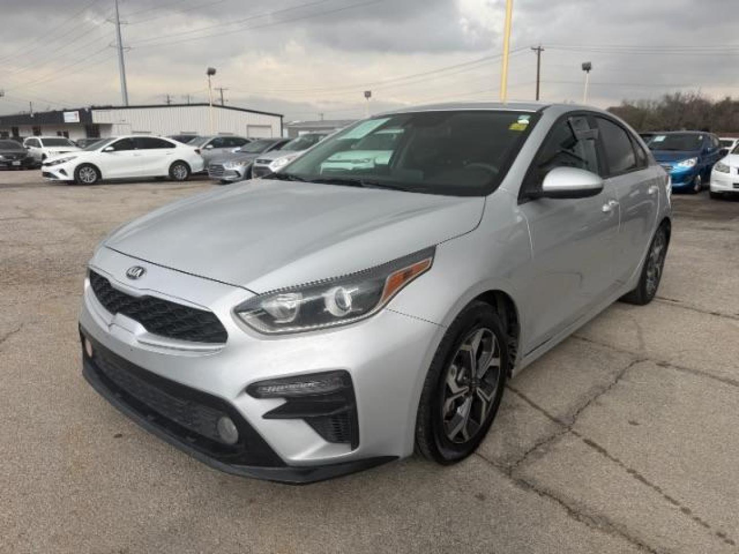 2019 SILVER Kia Forte FE (3KPF24AD0KE) with an 2.0L L4 DOHC 16V engine, Continuously Variabl transmission, located at 2715 W Pioneer Pkwy, Arlington, TX, 76013, (817) 265-9009, 32.710262, -97.153236 - Photo#3