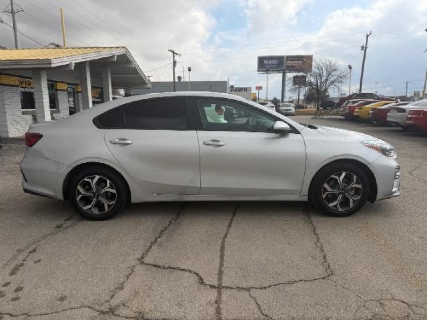 2019 SILVER Kia Forte FE (3KPF24AD0KE) with an 2.0L L4 DOHC 16V engine, Continuously Variabl transmission, located at 2715 W Pioneer Pkwy, Arlington, TX, 76013, (817) 265-9009, 32.710262, -97.153236 - Photo#6