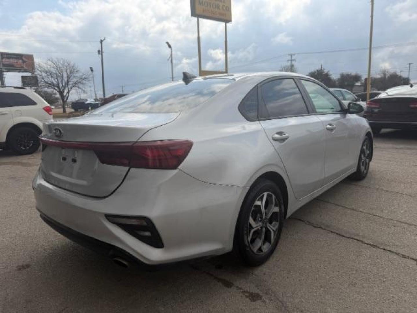 2019 SILVER Kia Forte FE (3KPF24AD0KE) with an 2.0L L4 DOHC 16V engine, Continuously Variabl transmission, located at 2715 W Pioneer Pkwy, Arlington, TX, 76013, (817) 265-9009, 32.710262, -97.153236 - Photo#7