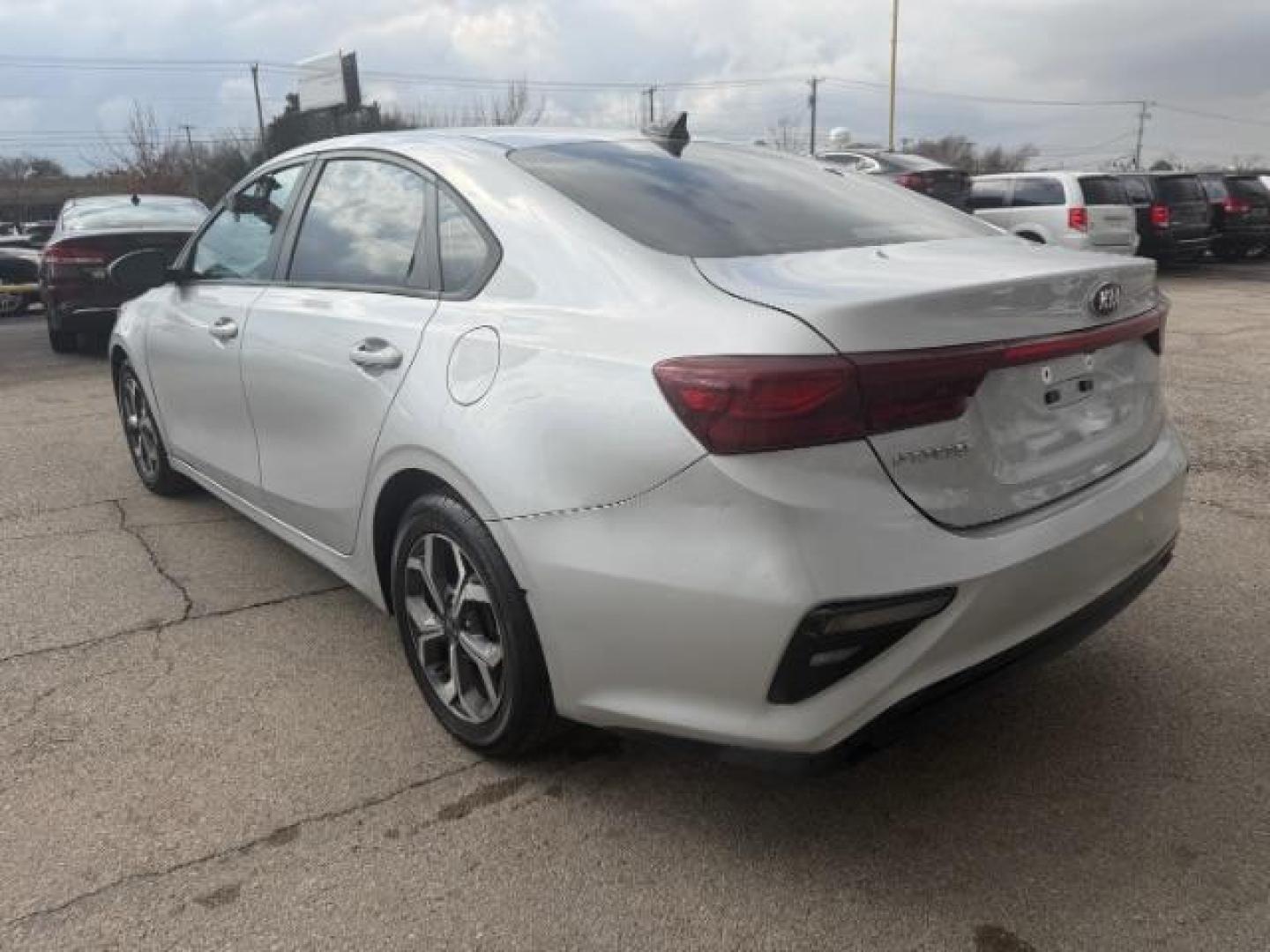 2019 SILVER Kia Forte FE (3KPF24AD0KE) with an 2.0L L4 DOHC 16V engine, Continuously Variabl transmission, located at 2715 W Pioneer Pkwy, Arlington, TX, 76013, (817) 265-9009, 32.710262, -97.153236 - Photo#9
