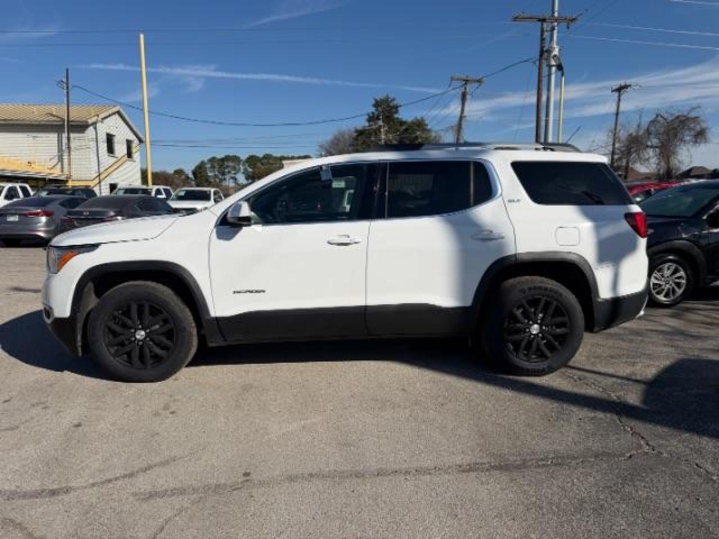 2018 WHITE GMC Acadia SLT-1 (1GKKNULS2JZ) with an 3.6L V-6 gasoline direct injection engine, located at 2715 W Pioneer Pkwy, Arlington, TX, 76013, (817) 265-9009, 32.710262, -97.153236 - Photo#2