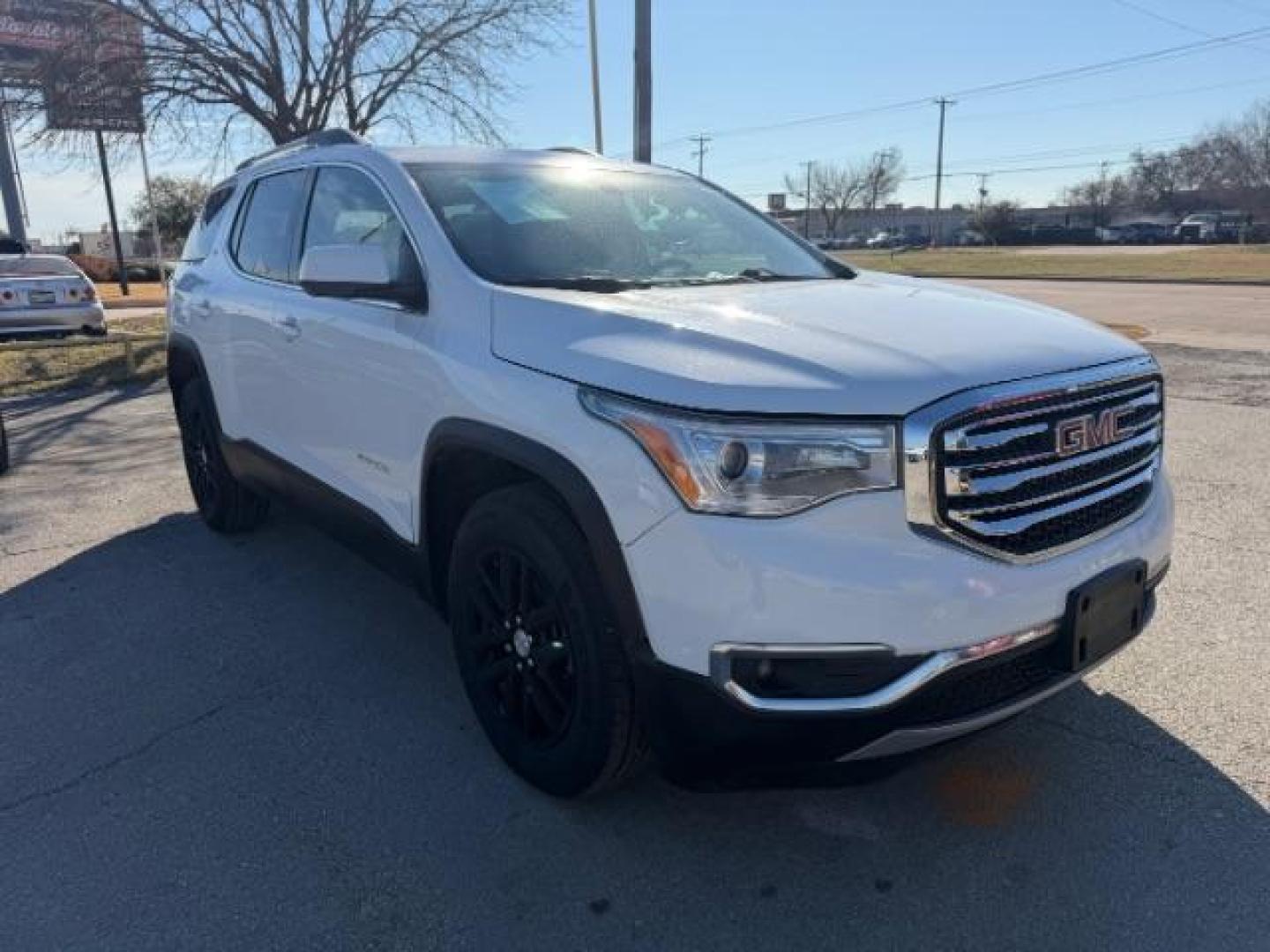 2018 WHITE GMC Acadia SLT-1 (1GKKNULS2JZ) with an 3.6L V-6 gasoline direct injection engine, located at 2715 W Pioneer Pkwy, Arlington, TX, 76013, (817) 265-9009, 32.710262, -97.153236 - Photo#4