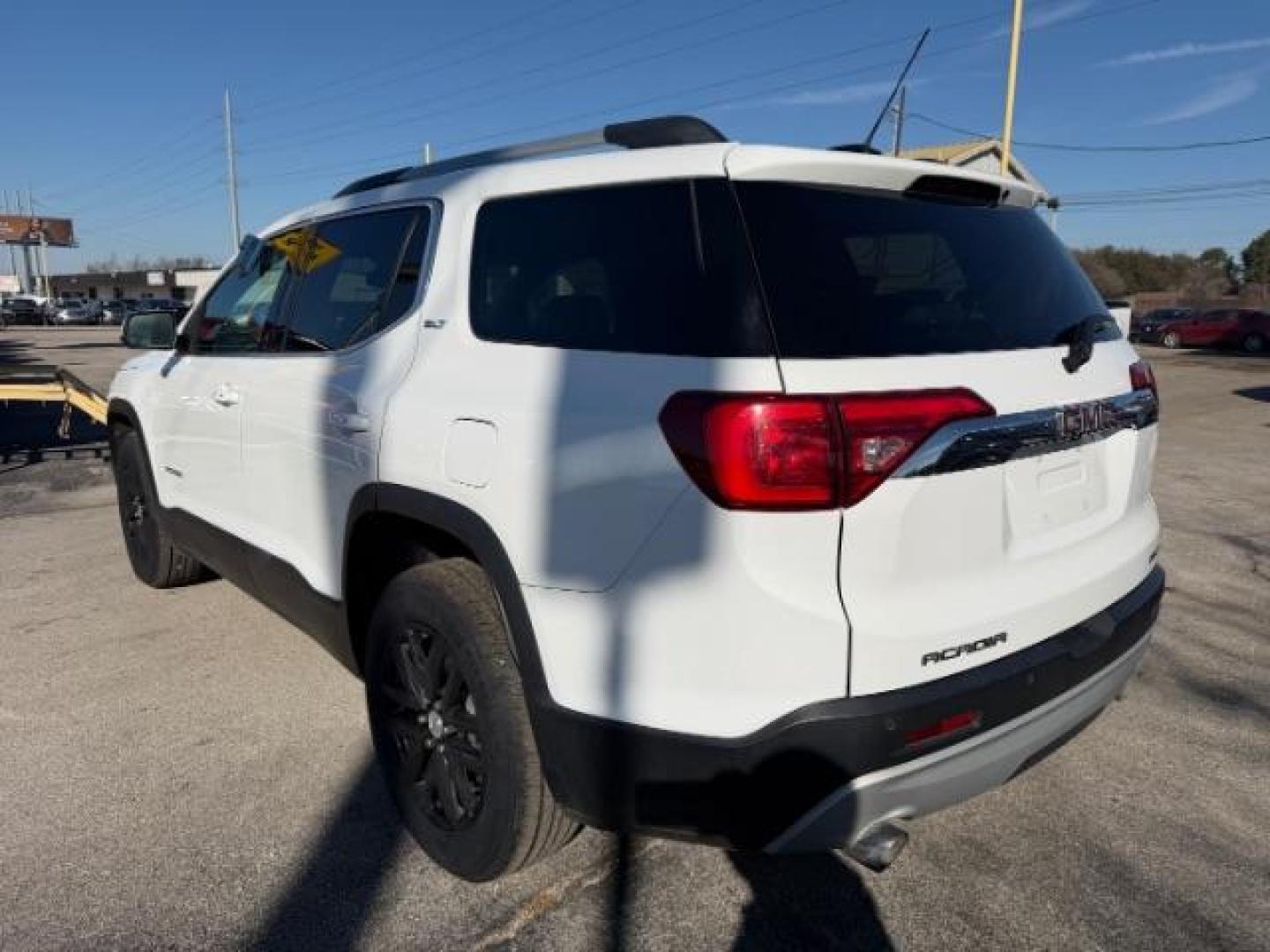2018 WHITE GMC Acadia SLT-1 (1GKKNULS2JZ) with an 3.6L V-6 gasoline direct injection engine, located at 2715 W Pioneer Pkwy, Arlington, TX, 76013, (817) 265-9009, 32.710262, -97.153236 - Photo#9