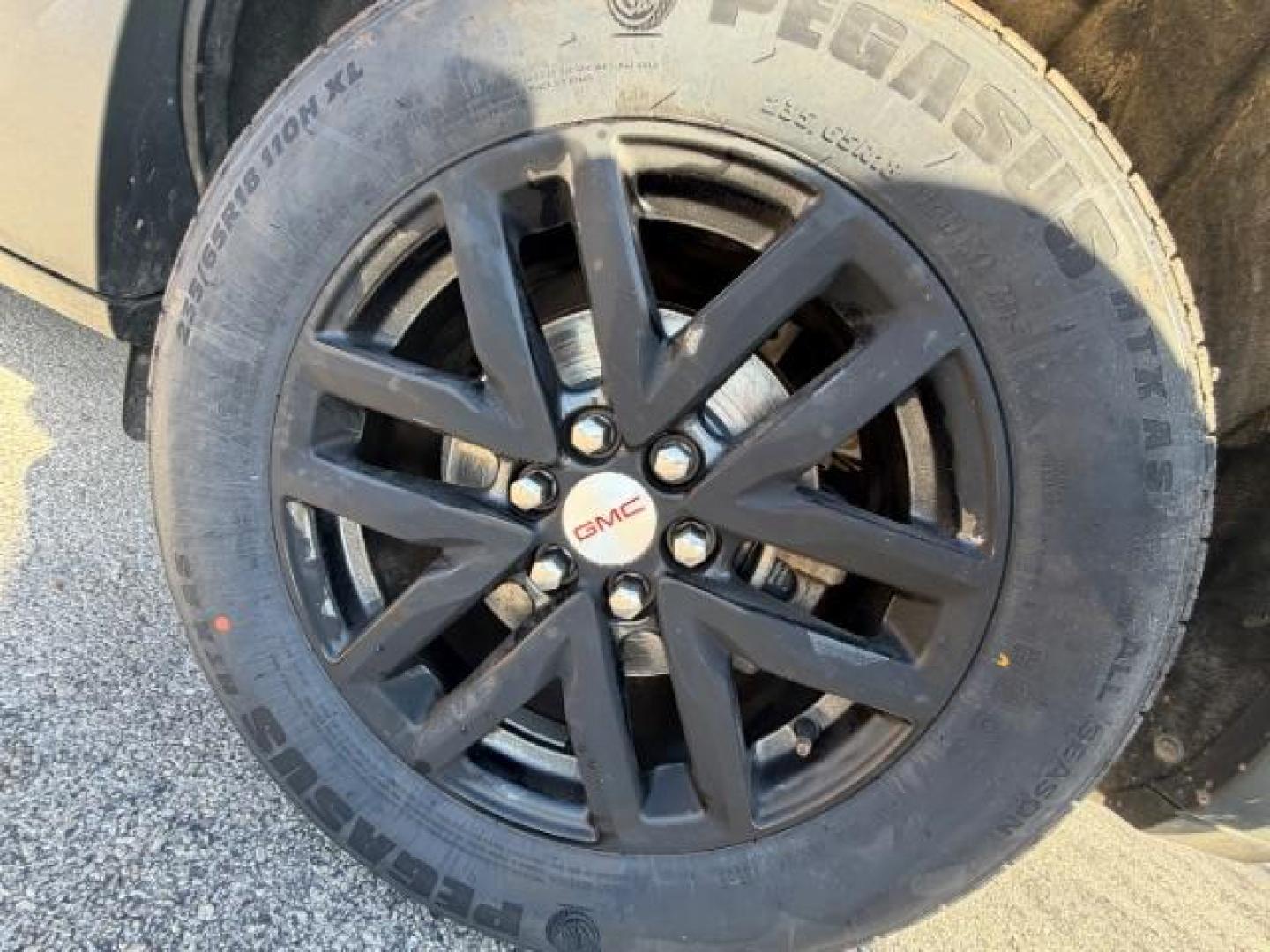 2018 WHITE GMC Acadia SLT-1 (1GKKNULS2JZ) with an 3.6L V-6 gasoline direct injection engine, located at 2715 W Pioneer Pkwy, Arlington, TX, 76013, (817) 265-9009, 32.710262, -97.153236 - Photo#10