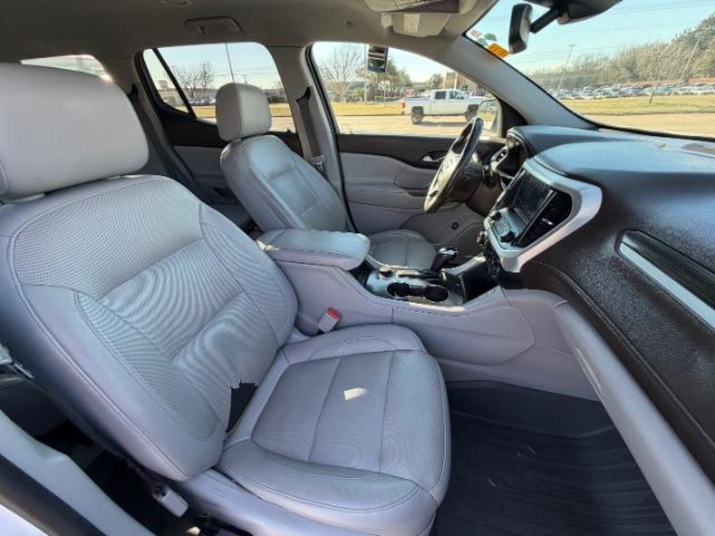 2018 WHITE GMC Acadia SLT-1 (1GKKNULS2JZ) with an 3.6L V-6 gasoline direct injection engine, located at 2715 W Pioneer Pkwy, Arlington, TX, 76013, (817) 265-9009, 32.710262, -97.153236 - Photo#11