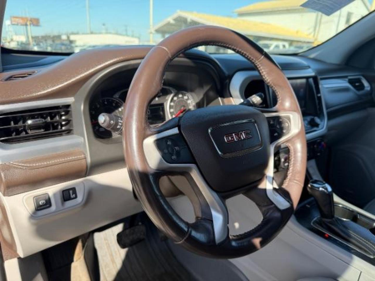 2018 WHITE GMC Acadia SLT-1 (1GKKNULS2JZ) with an 3.6L V-6 gasoline direct injection engine, located at 2715 W Pioneer Pkwy, Arlington, TX, 76013, (817) 265-9009, 32.710262, -97.153236 - Photo#16