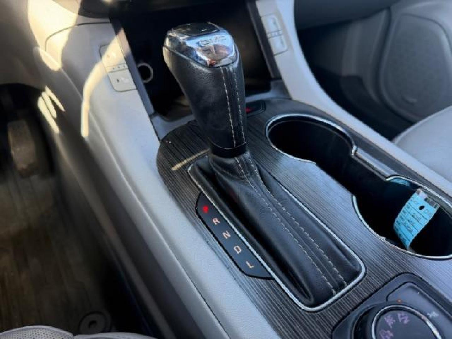 2018 WHITE GMC Acadia SLT-1 (1GKKNULS2JZ) with an 3.6L V-6 gasoline direct injection engine, located at 2715 W Pioneer Pkwy, Arlington, TX, 76013, (817) 265-9009, 32.710262, -97.153236 - Photo#17