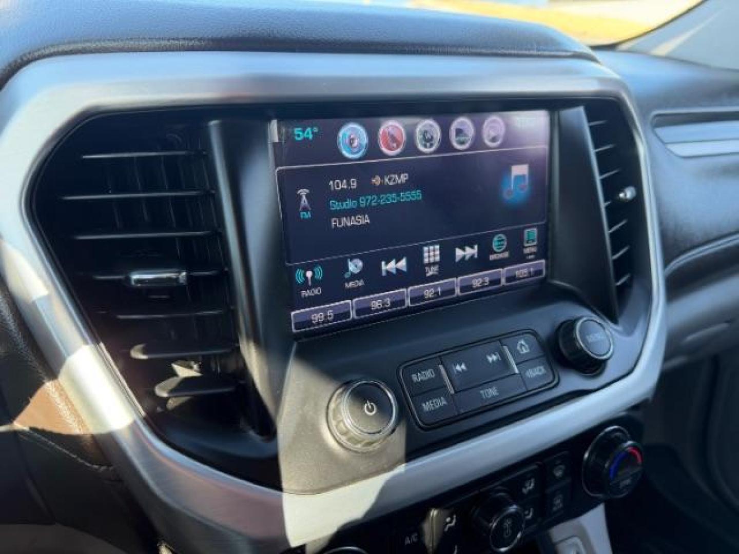 2018 WHITE GMC Acadia SLT-1 (1GKKNULS2JZ) with an 3.6L V-6 gasoline direct injection engine, located at 2715 W Pioneer Pkwy, Arlington, TX, 76013, (817) 265-9009, 32.710262, -97.153236 - Photo#18