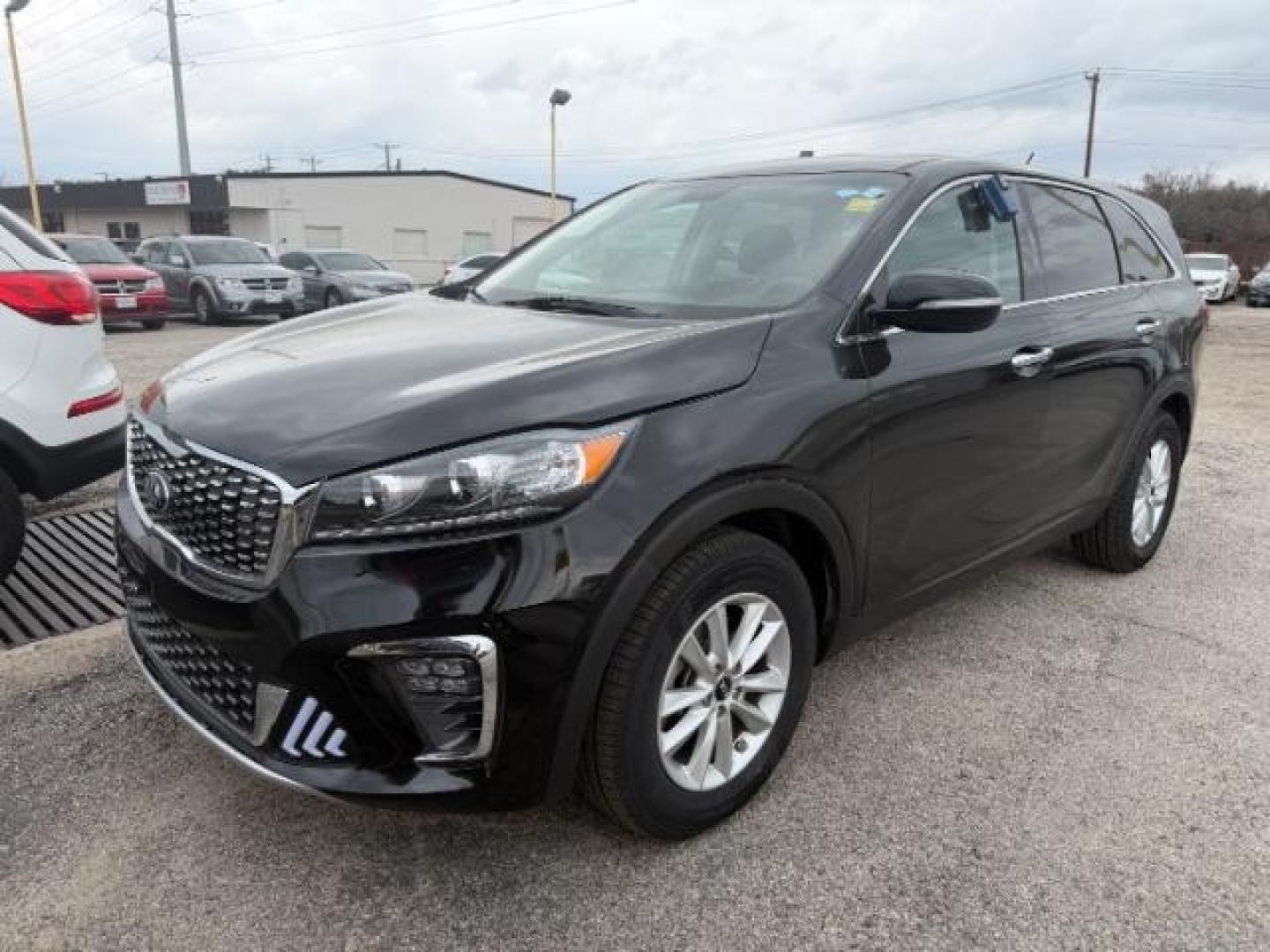 2020 MAROON Kia Sorento 2.4L L (5XYPG4A33LG) with an 2.4L I-4 gasoline direct injection engine, located at 2715 W Pioneer Pkwy, Arlington, TX, 76013, (817) 265-9009, 32.710262, -97.153236 - Photo#2