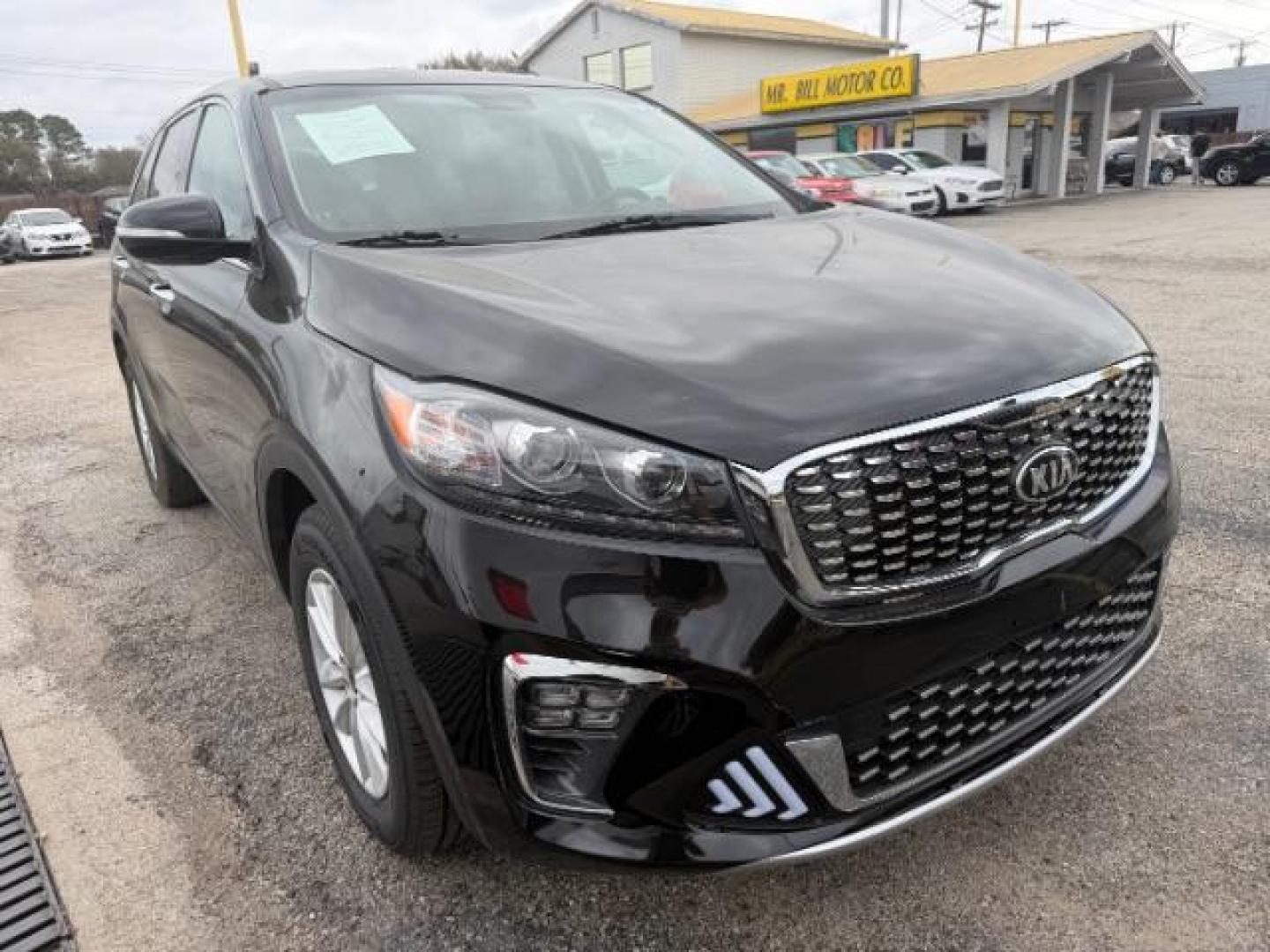 2020 MAROON Kia Sorento 2.4L L (5XYPG4A33LG) with an 2.4L I-4 gasoline direct injection engine, located at 2715 W Pioneer Pkwy, Arlington, TX, 76013, (817) 265-9009, 32.710262, -97.153236 - Photo#5