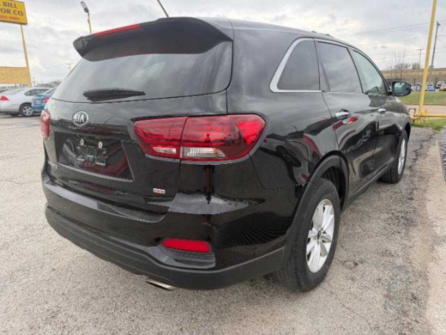2020 MAROON Kia Sorento 2.4L L (5XYPG4A33LG) with an 2.4L I-4 gasoline direct injection engine, located at 2715 W Pioneer Pkwy, Arlington, TX, 76013, (817) 265-9009, 32.710262, -97.153236 - Photo#6