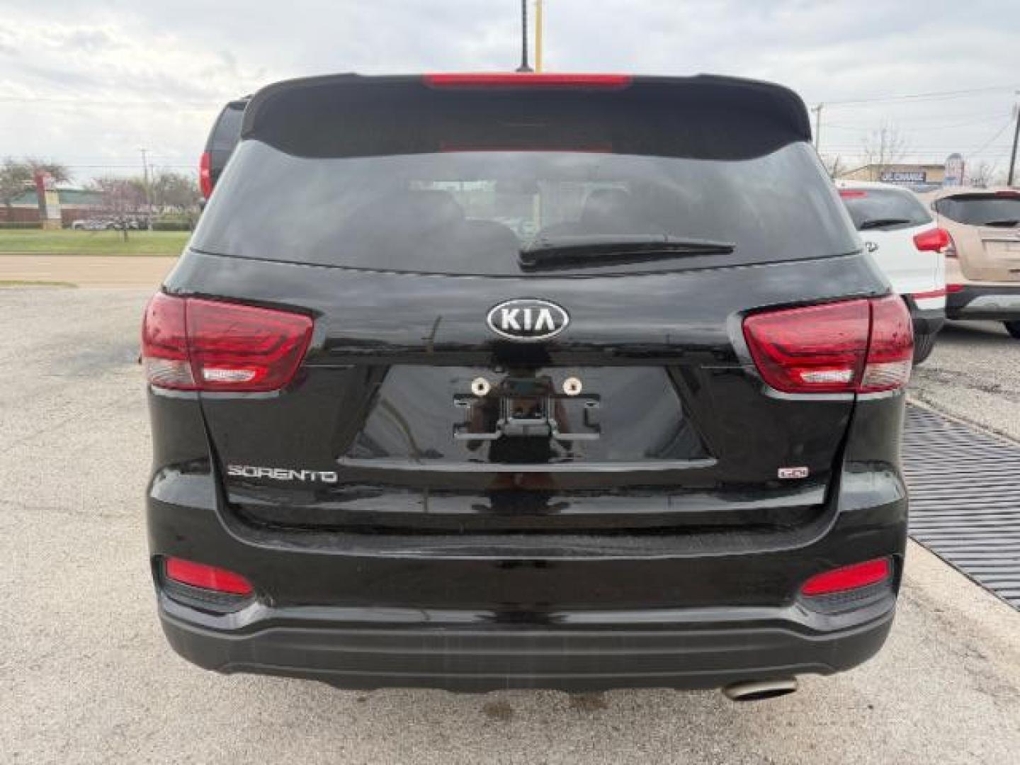 2020 MAROON Kia Sorento 2.4L L (5XYPG4A33LG) with an 2.4L I-4 gasoline direct injection engine, located at 2715 W Pioneer Pkwy, Arlington, TX, 76013, (817) 265-9009, 32.710262, -97.153236 - Photo#7