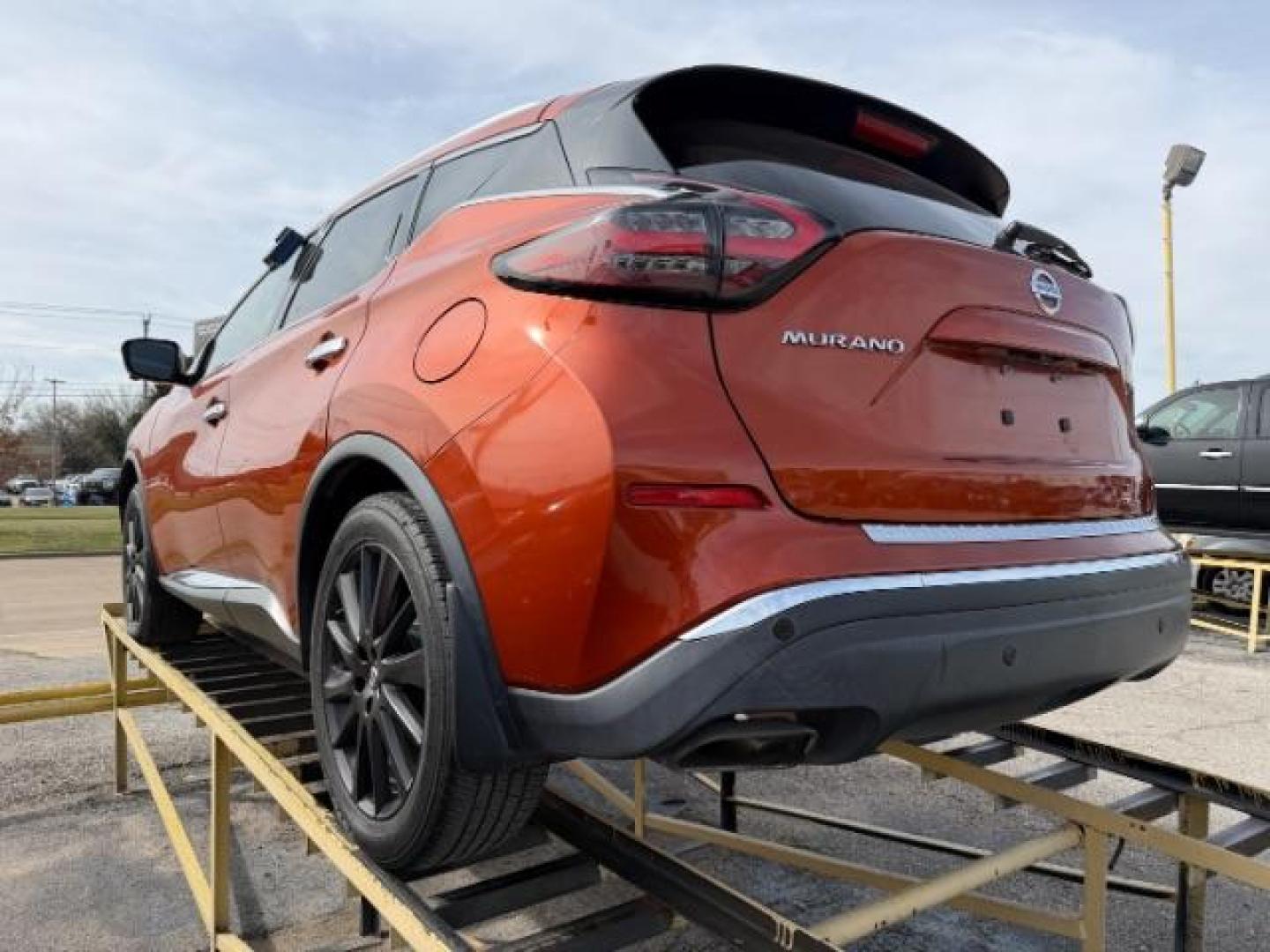 2019 ORANGE Nissan Murano SL (5N1AZ2MJXKN) with an 3.5L V-6 DOHC engine, located at 2715 W Pioneer Pkwy, Arlington, TX, 76013, (817) 265-9009, 32.710262, -97.153236 - Photo#6