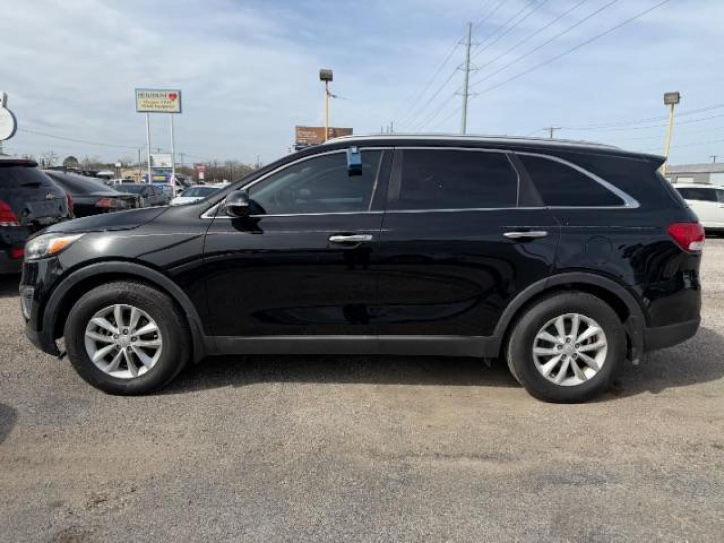 2018 BLACK Kia Sorento 2.4L LX (5XYPG4A30JG) with an 2.4L I-4 gasoline direct injection engine, located at 2715 W Pioneer Pkwy, Arlington, TX, 76013, (817) 265-9009, 32.710262, -97.153236 - Photo#2