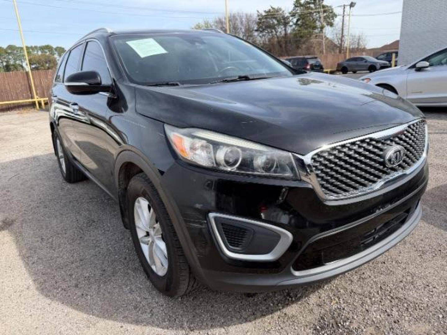 2018 BLACK Kia Sorento 2.4L LX (5XYPG4A30JG) with an 2.4L I-4 gasoline direct injection engine, located at 2715 W Pioneer Pkwy, Arlington, TX, 76013, (817) 265-9009, 32.710262, -97.153236 - Photo#5
