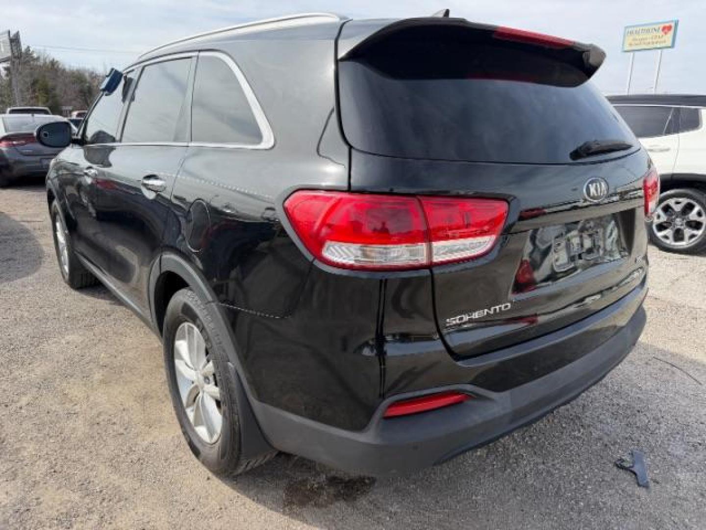 2018 BLACK Kia Sorento 2.4L LX (5XYPG4A30JG) with an 2.4L I-4 gasoline direct injection engine, located at 2715 W Pioneer Pkwy, Arlington, TX, 76013, (817) 265-9009, 32.710262, -97.153236 - Photo#8